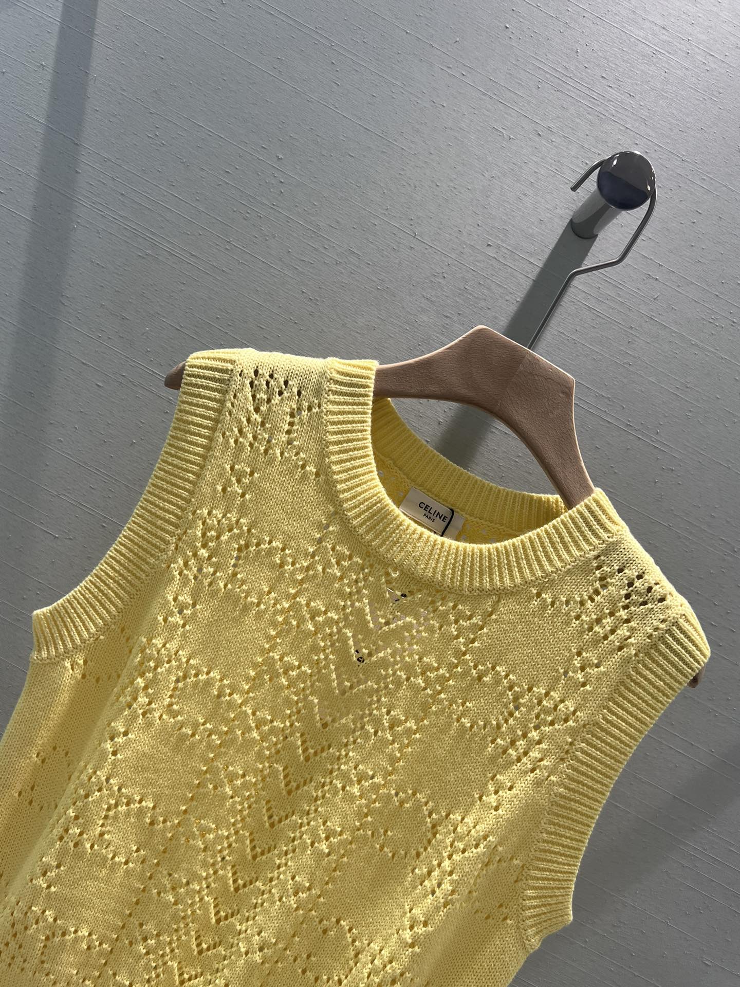 Bagsaaa Ce1i*e Yellow Top