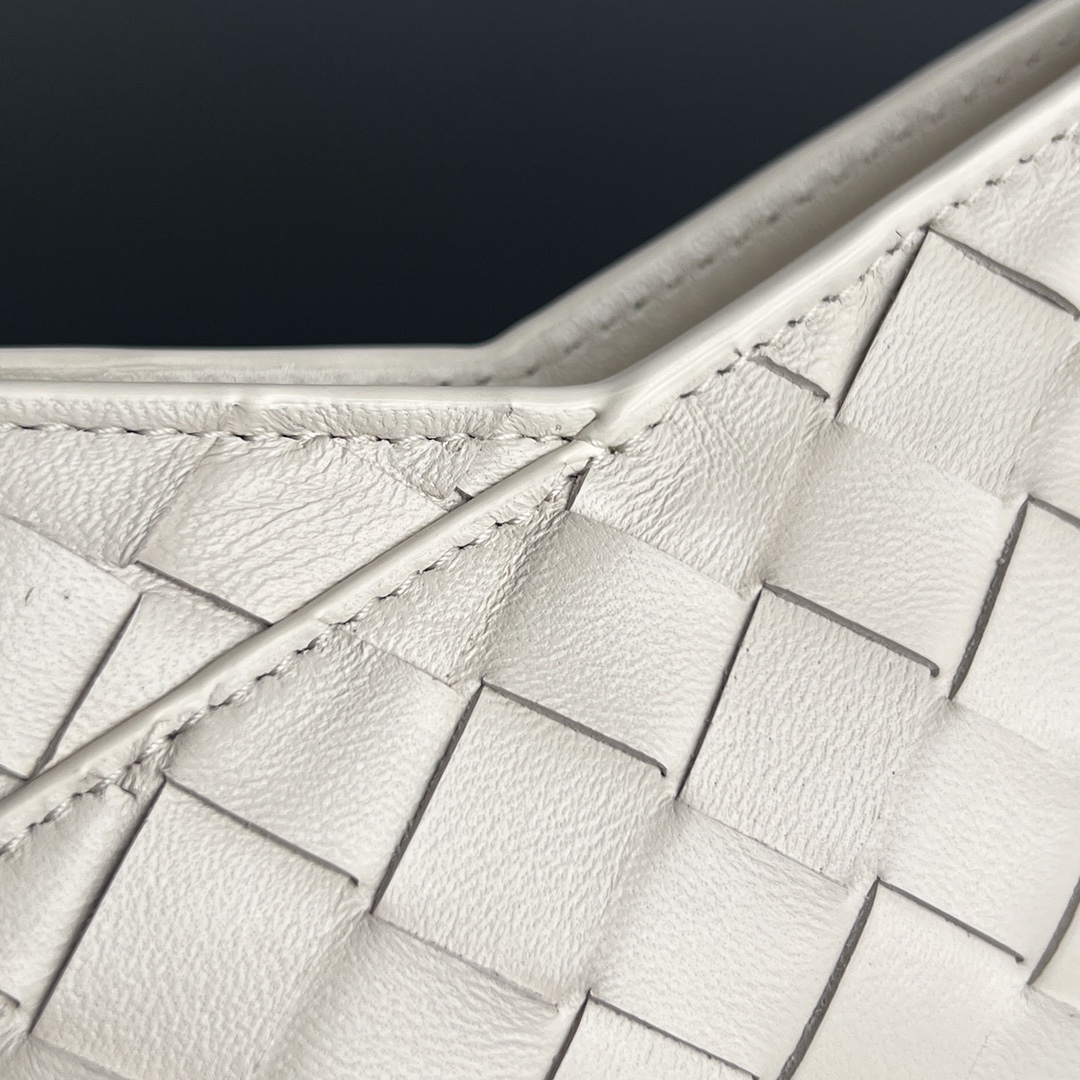Bagsaaa B0tt*ga Ven*ta Mini Solstice White - 28*18*5cm