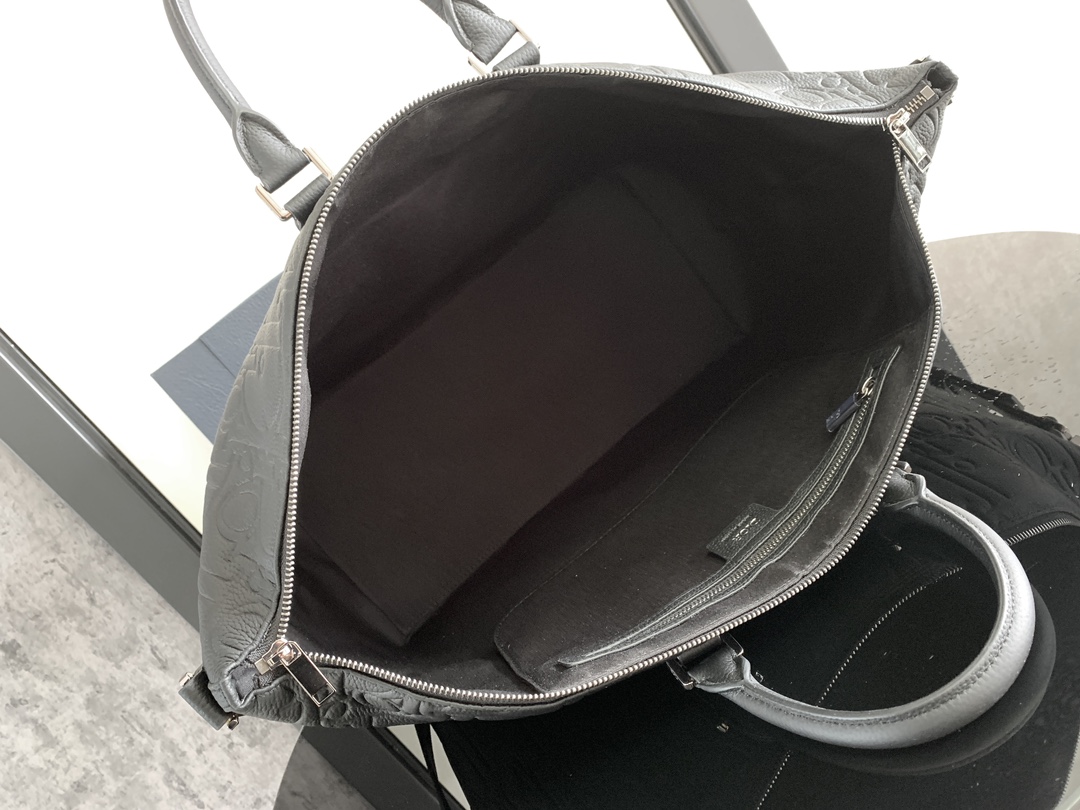 Bagsaaa D10r Weekender 40 Black D10r Gravity Leather and Black Grained Calfskin - 57.5 x 34.5 x 22 cm