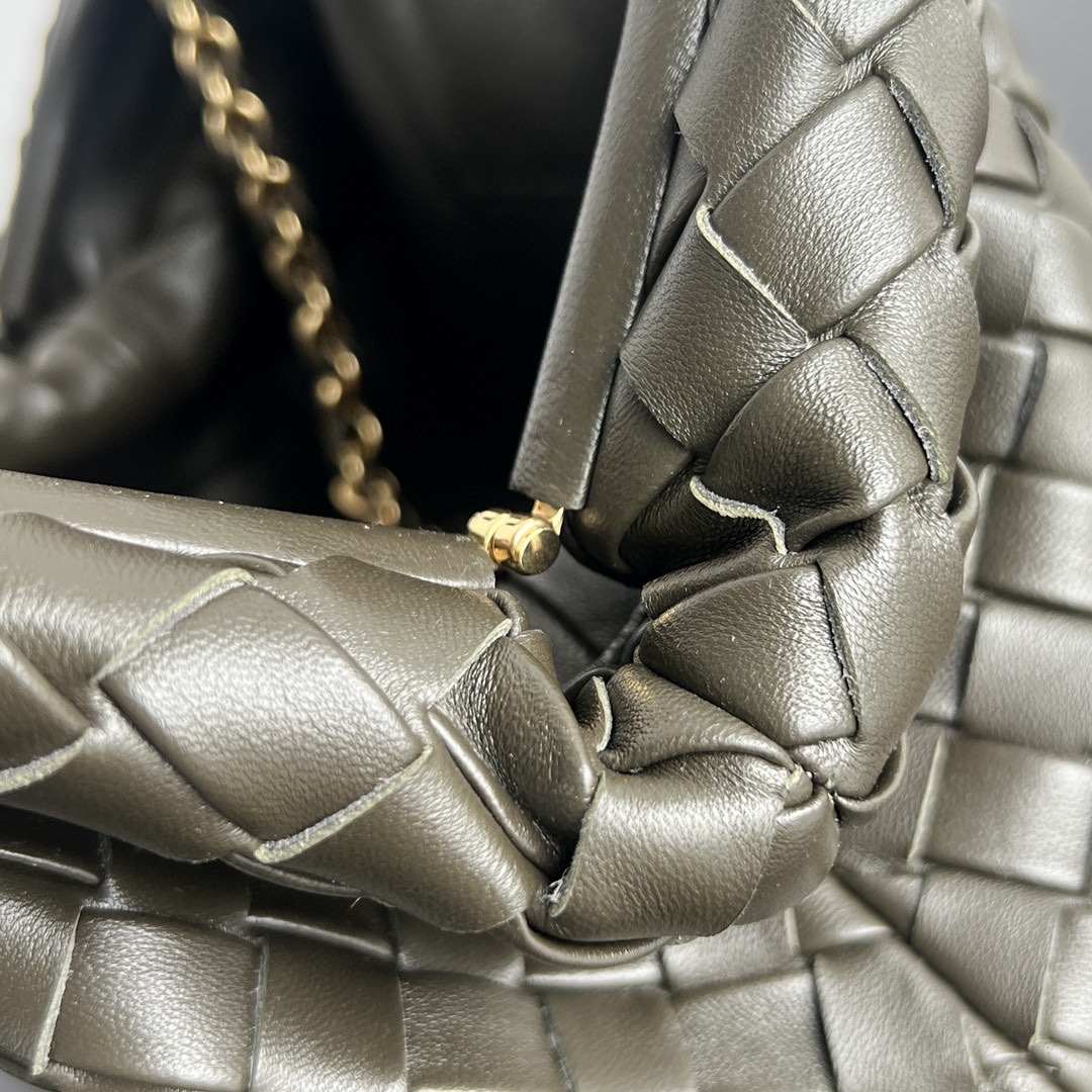 Bagsaaa B0tt*ga Ven*ta Teen Lauren 1980 With Chain Kaki - 31.5*16*11cm