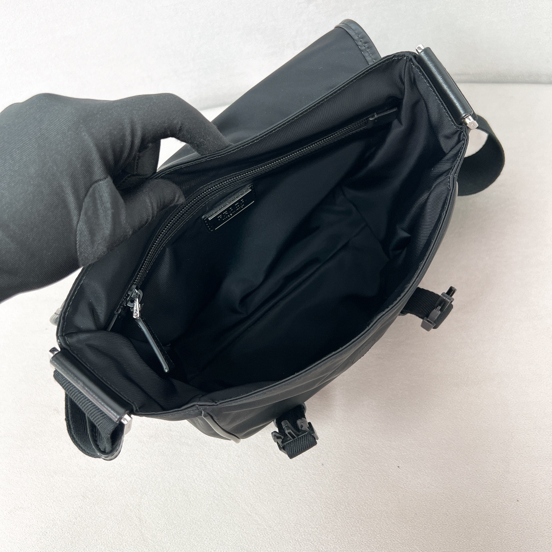 Bagsaaa Pra*a Re-Nylon and leather shoulder bag black - 20x19x10 cm