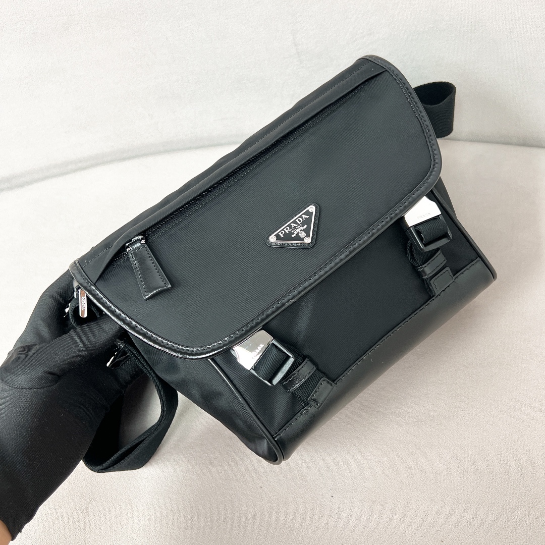 Bagsaaa Pra*a Re-Nylon and leather shoulder bag black - 20x19x10 cm