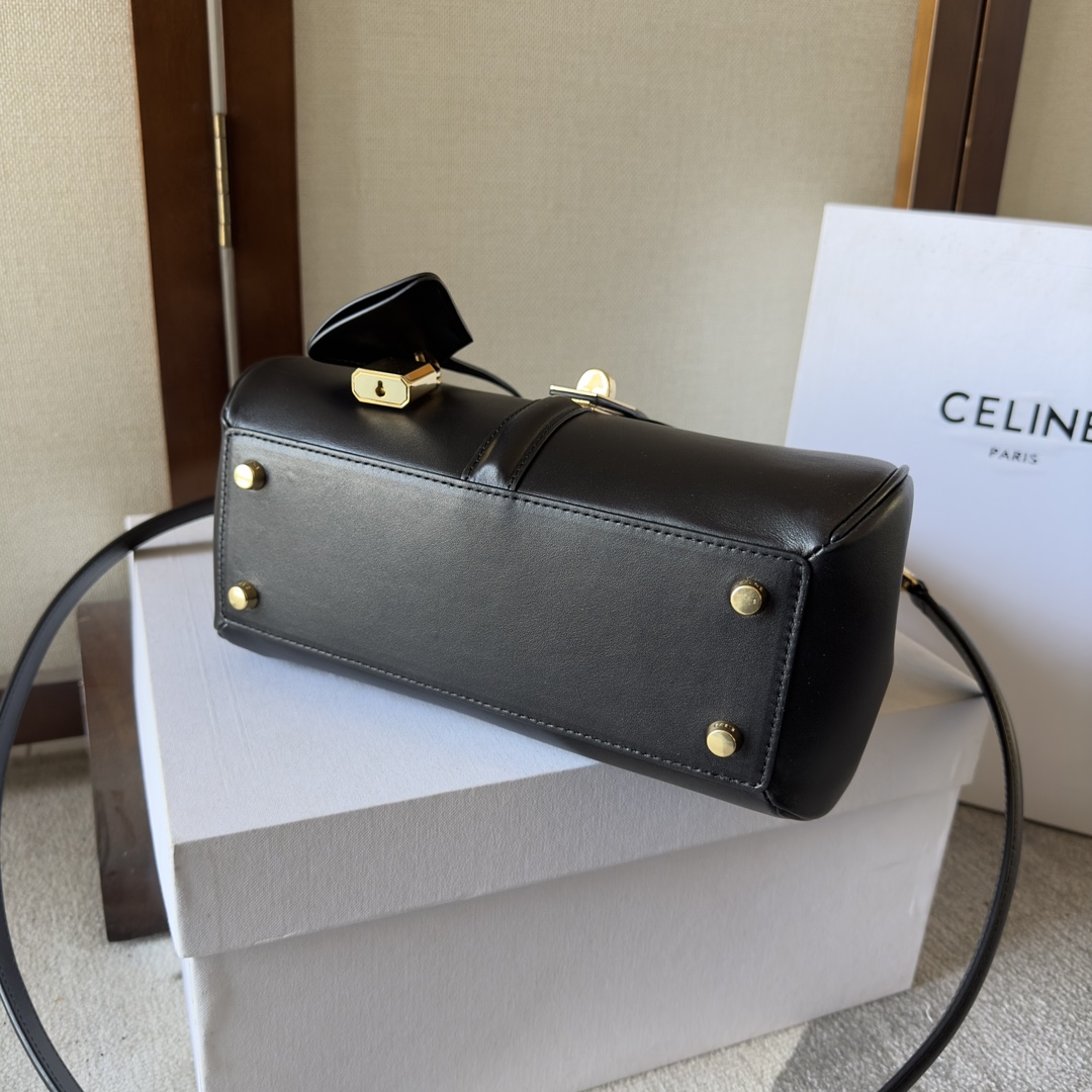 Bagsaaa Ce1i*e Small 16 Bag in Natural Calfskin Black - 23 x 18 x 10 CM
