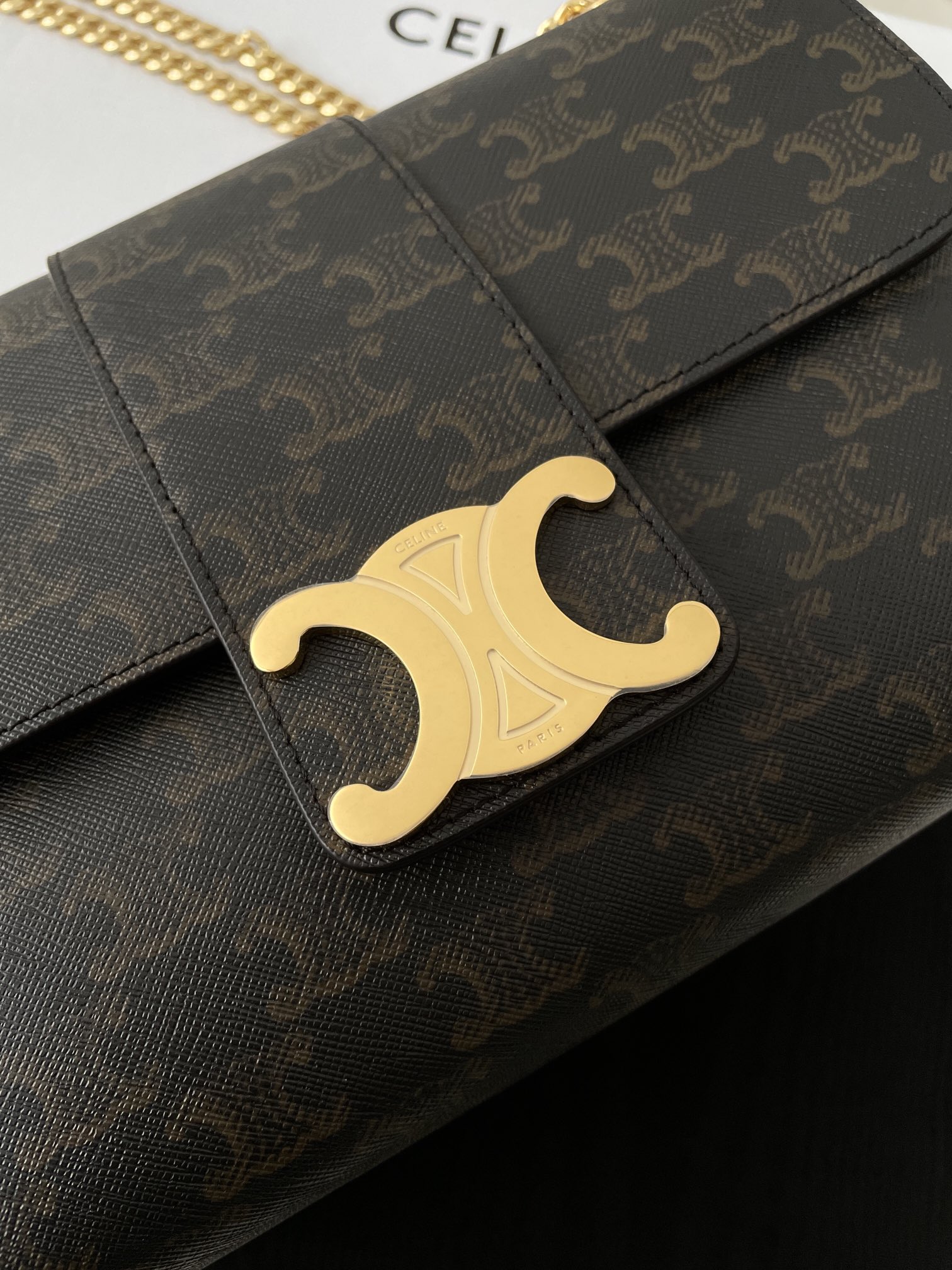 Bagsaaa Medium Ce1i*e Victoire Bag in Triomphe Canvas - 25 x 15 x 8 CM