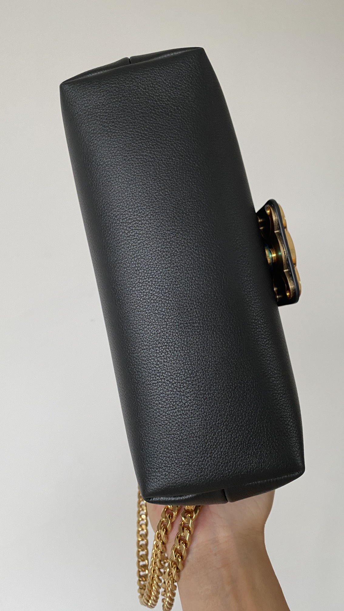Bagsaaa Medium Ce1i*e Victoire Bag in S*pple Calfskin Black - 25 x 15 x 8 CM