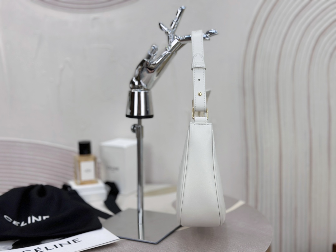 Bagsaaa Ce1i*e Medium Ava Triomphe Bag In Smooth Calfskin Off White - 24.5 x 17 x 9 CM