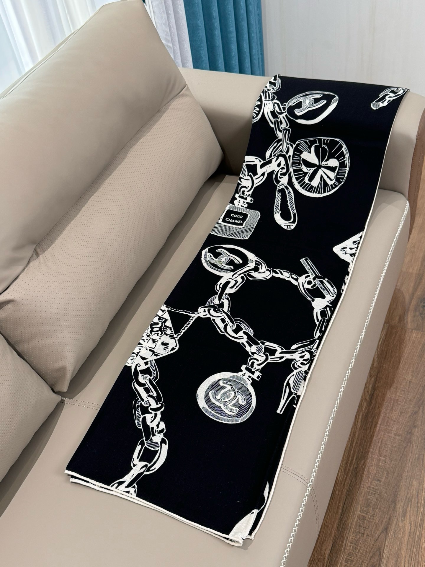 Bagsaaa Ch**el Scarf 01 - 140x140cm
