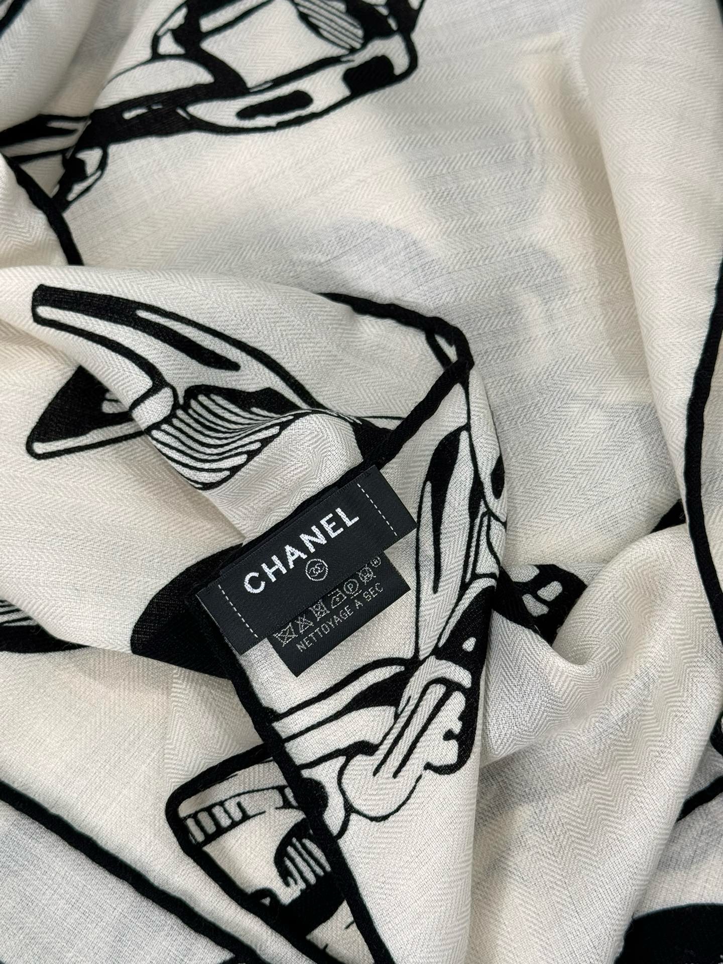 Bagsaaa Ch**el Scarf 02 - 140x140cm