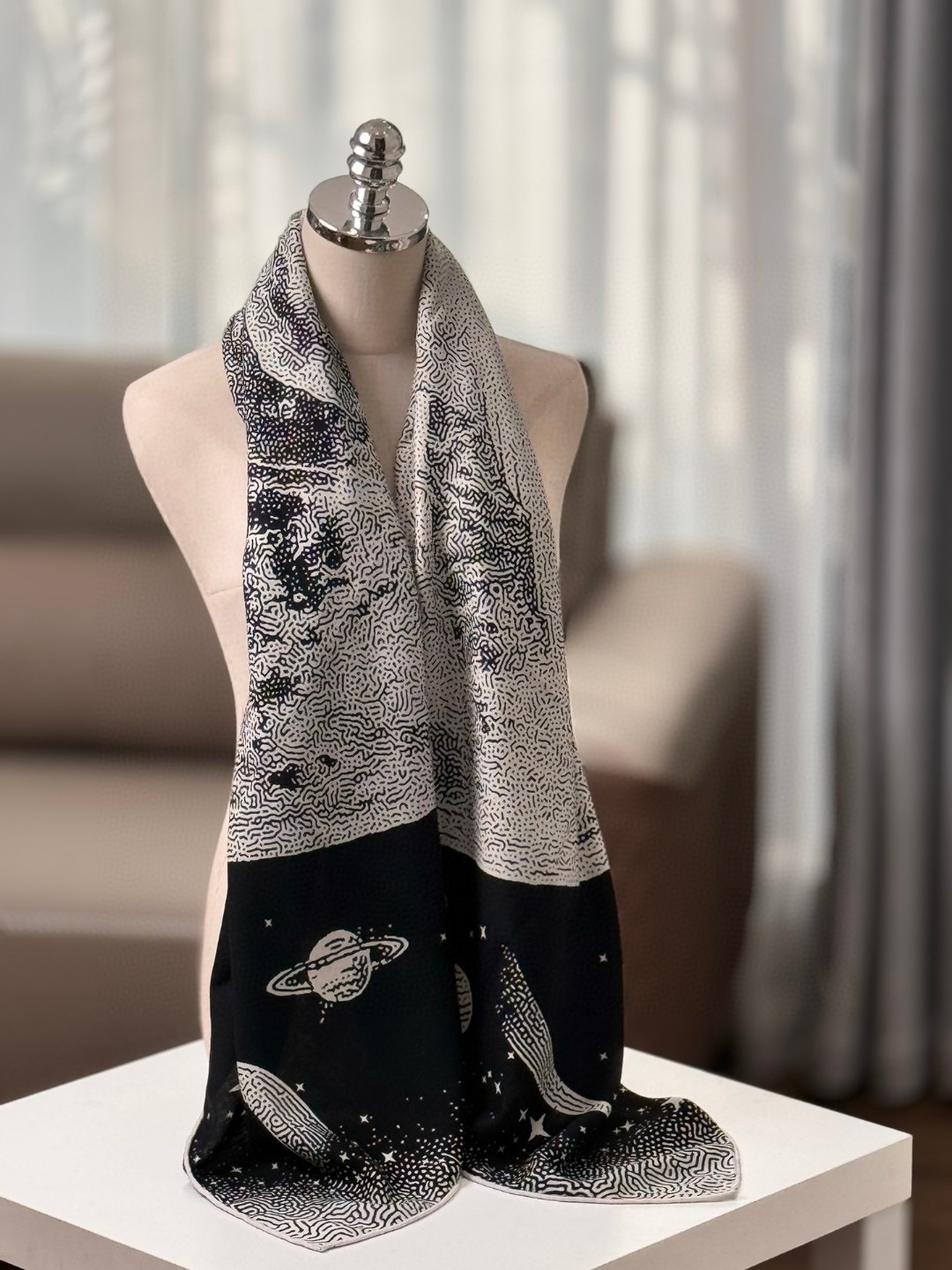 Bagsaaa H**me5 Scarf - 140x140cm