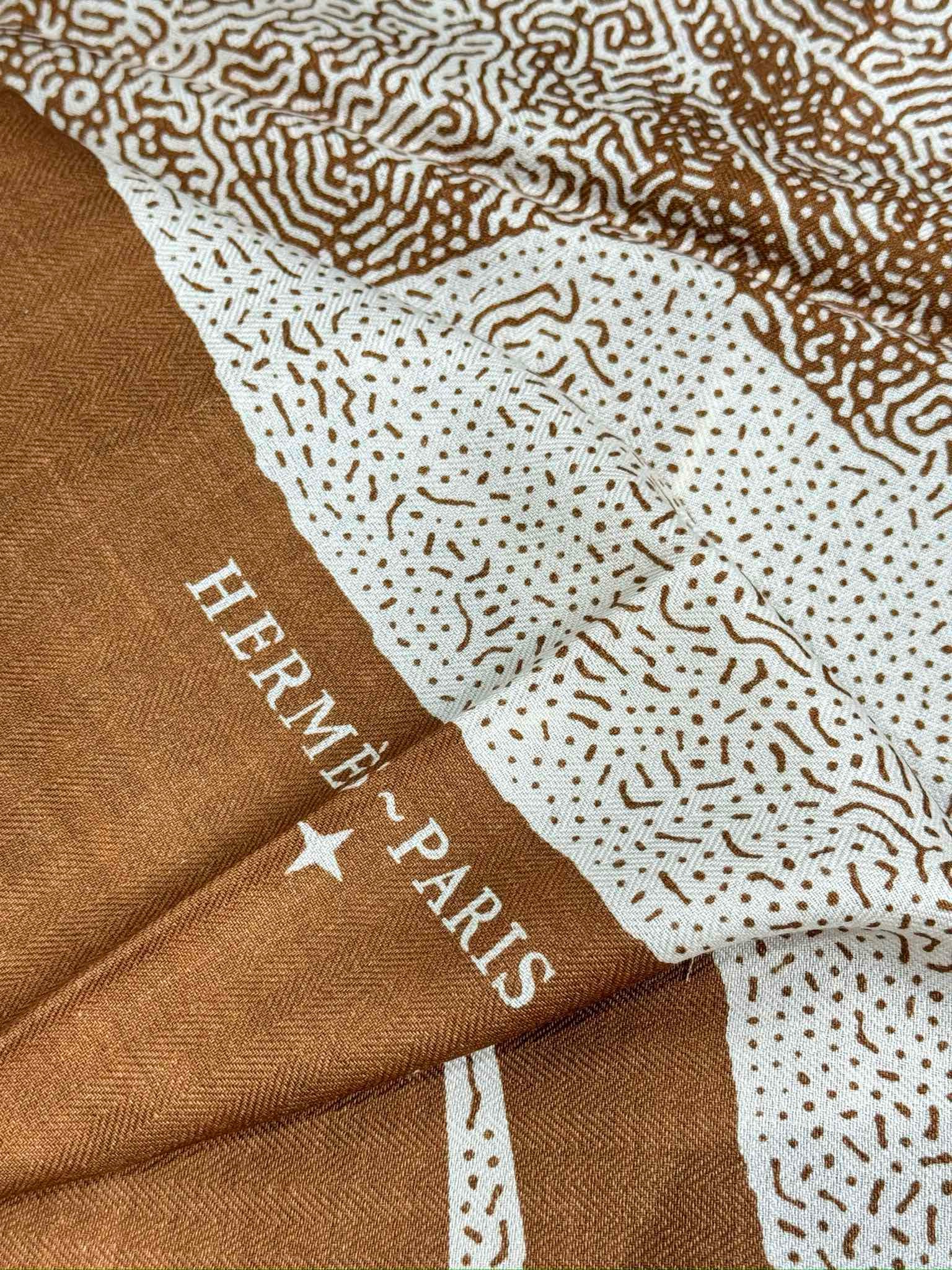 Bagsaaa H**me5 Scarf 01 - 140x140cm
