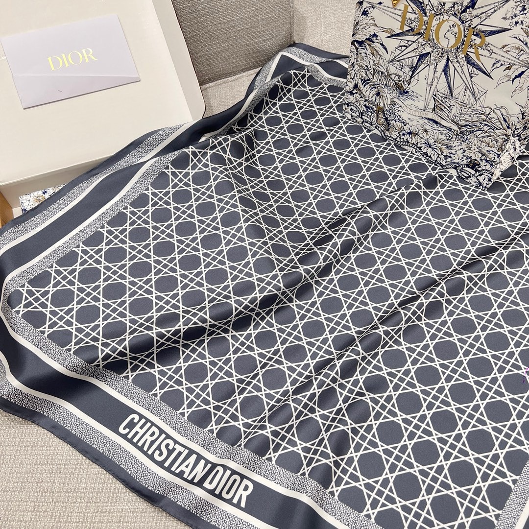 Bagsaaa D10r Scarf 08 - 90x90 cm