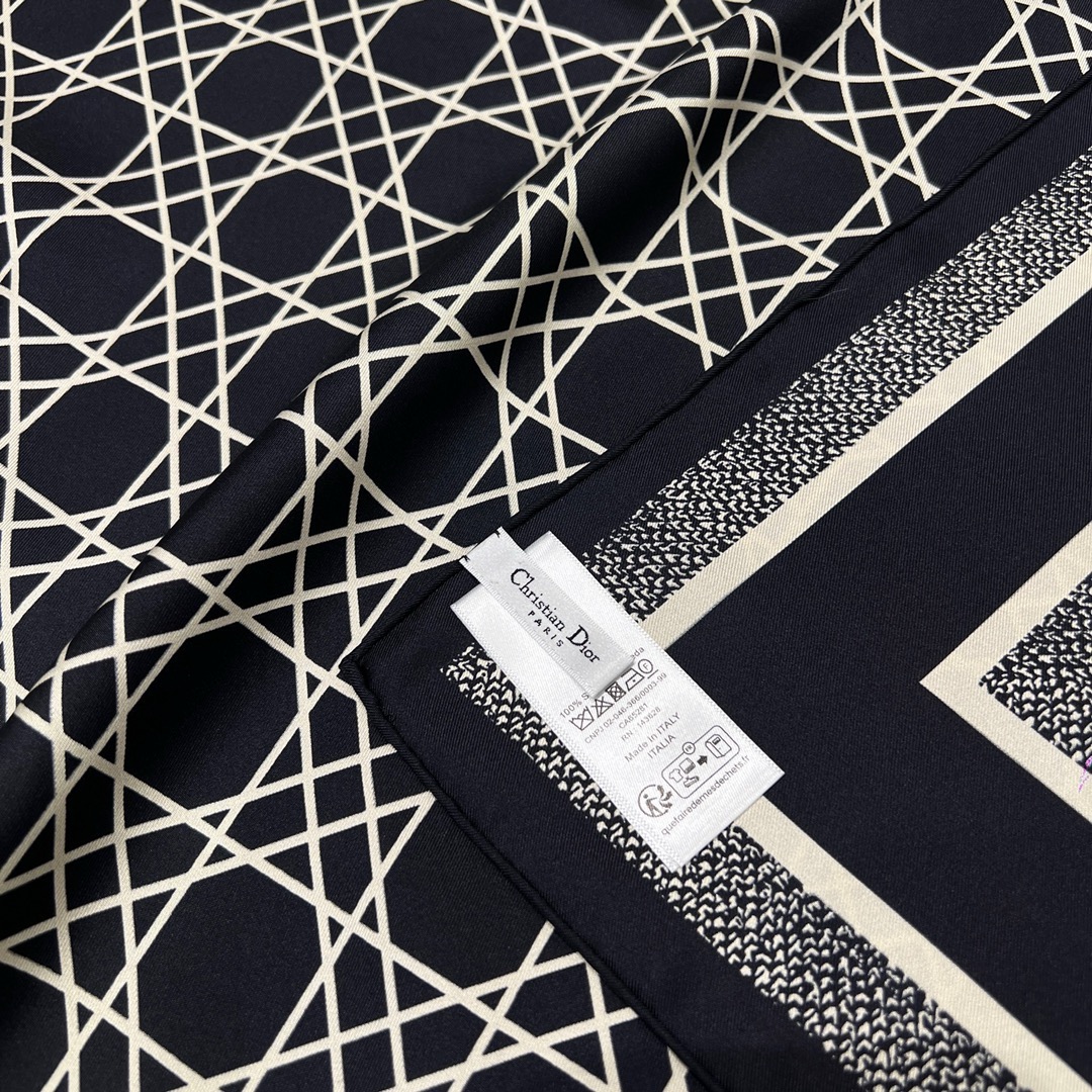 Bagsaaa D10r Scarf 10 - 90x90 cm