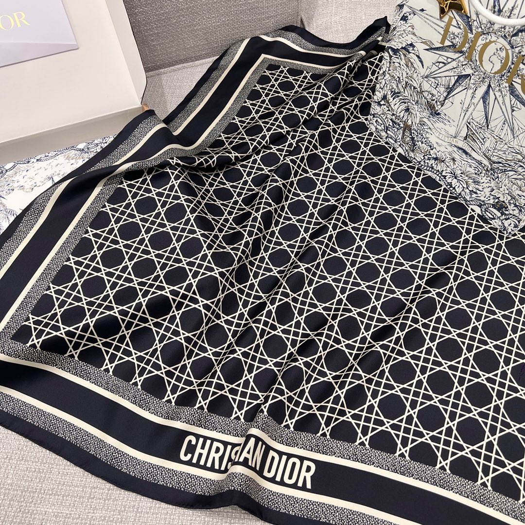 Bagsaaa D10r Scarf 10 - 90x90 cm