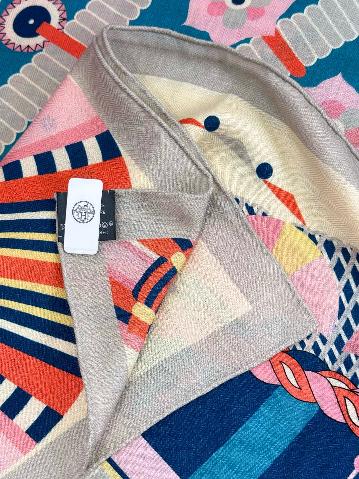 Bagsaaa H**me5 Scarf 03 - 140x140 cm