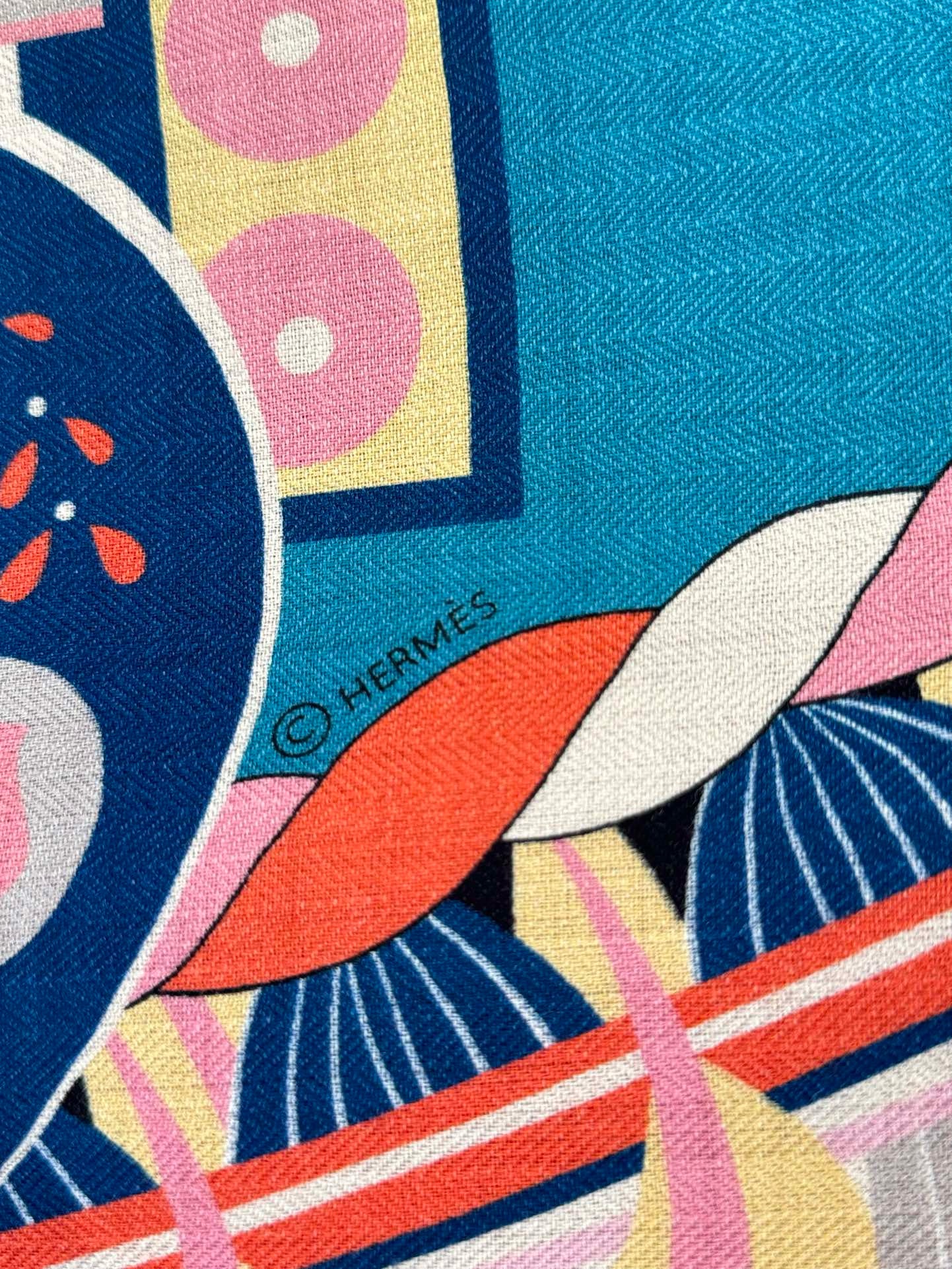 Bagsaaa H**me5 Scarf 03 - 140x140 cm