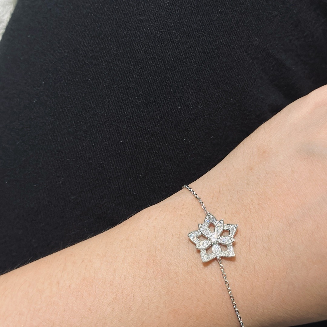 Bagsaaa VCA Lotus Bracelet