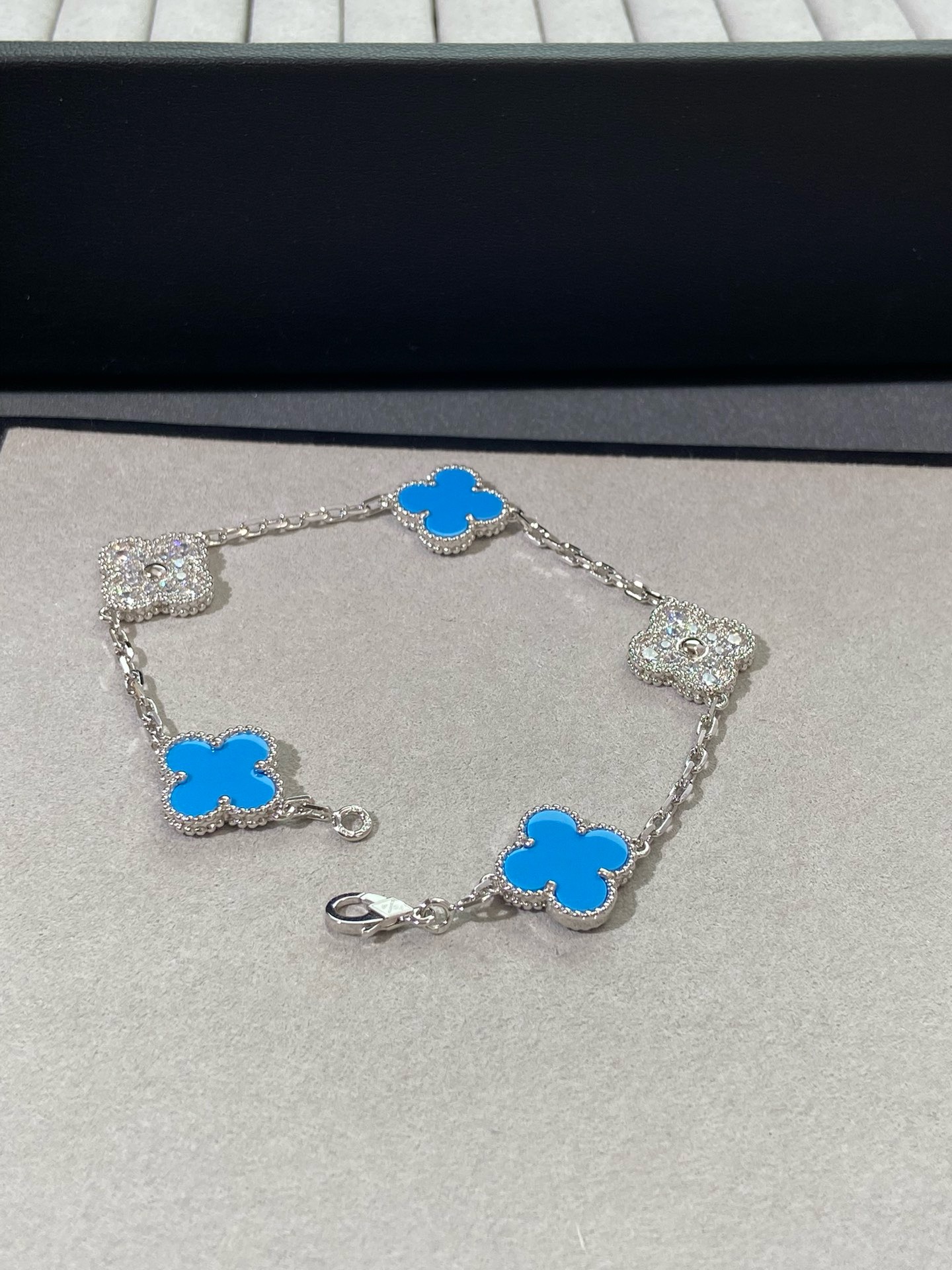 Bagsaaa VCA Bracelet 05