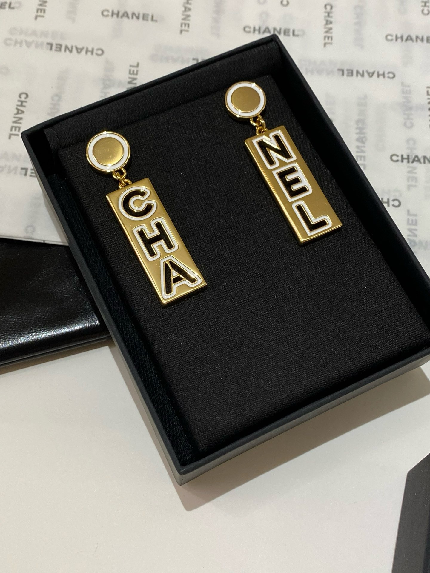 Bagsaaa Ch**el Earrings 08