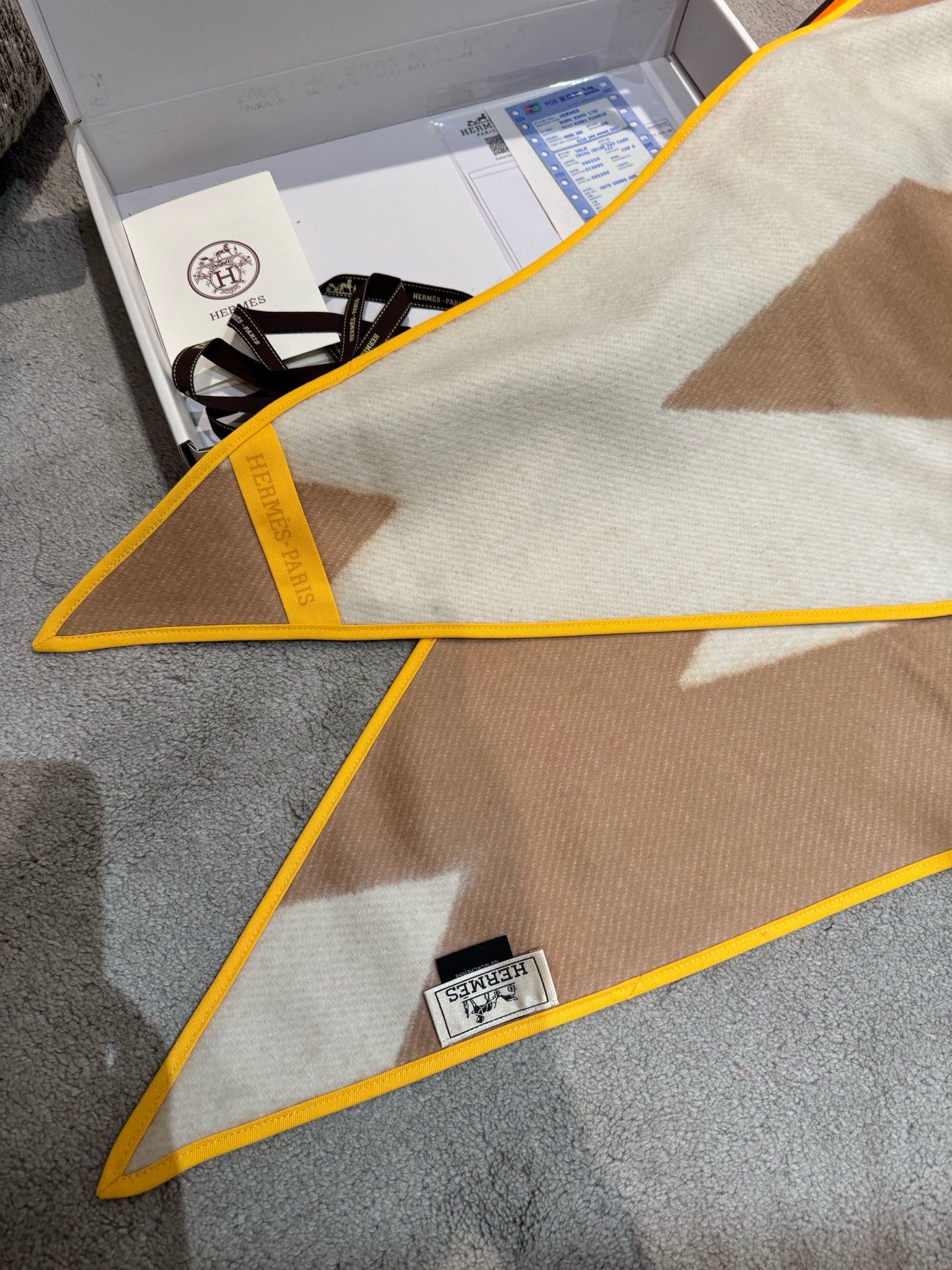Bagsaaa H**me5 Scarf - 186x70cm