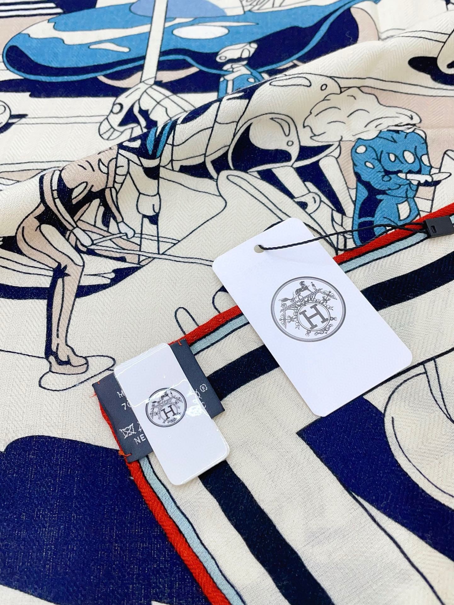 Bagsaaa H**me5 Scarf