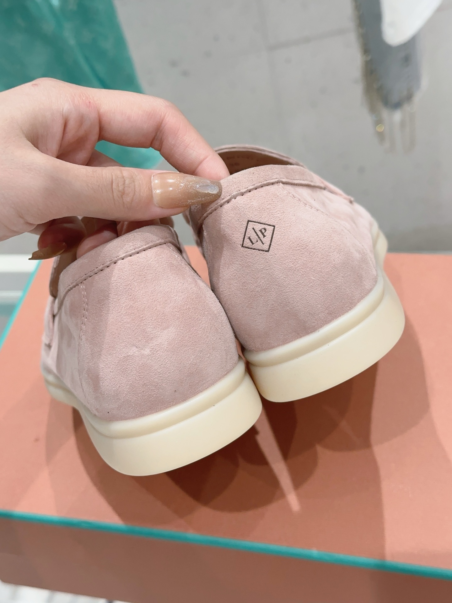 Bagsaaa L0r0 P1ana Summer Charms Walk Moccasin Pink Suede