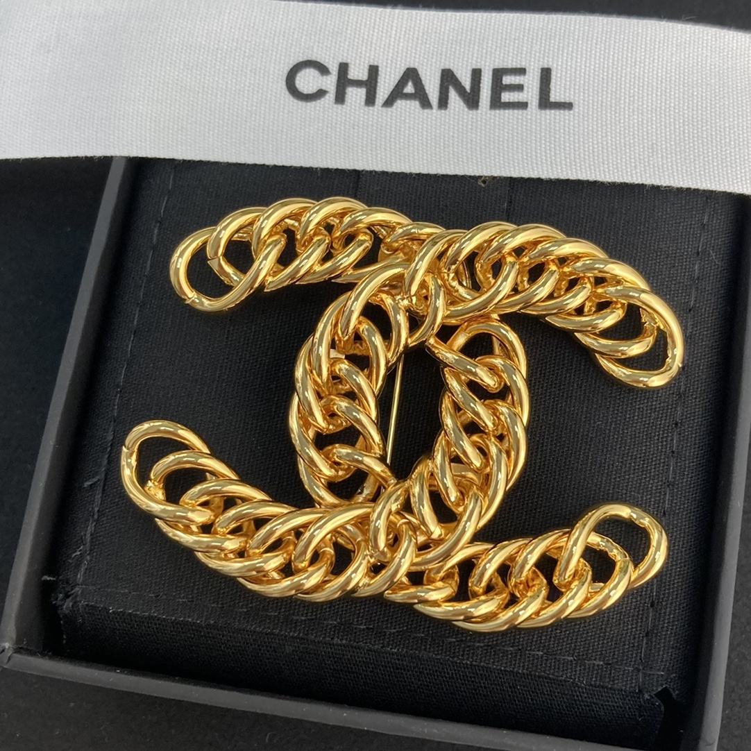 Bagsaaa Ch**el Brooch 02