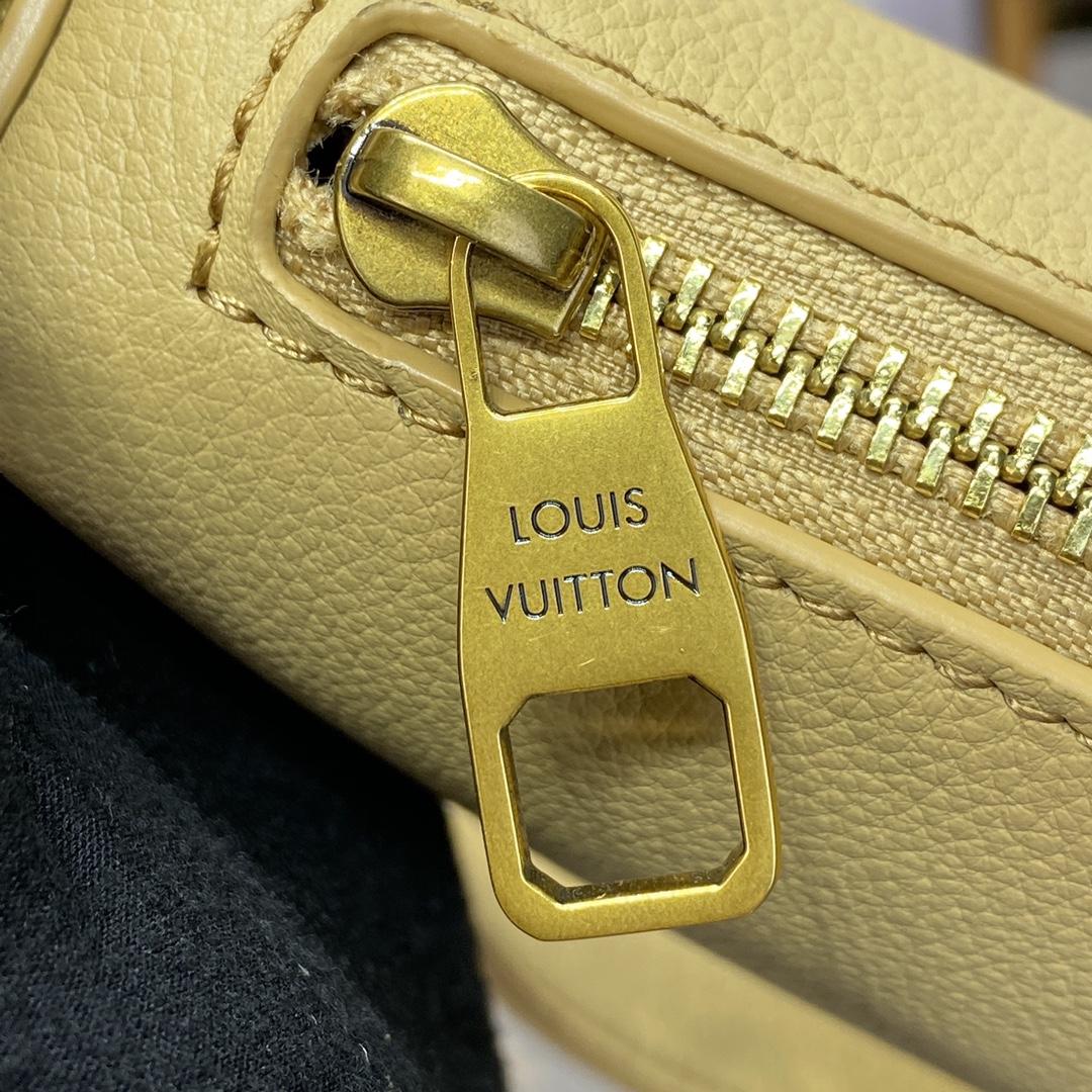 Bagsaaa L0vis Vvtt0n Low Key Bumbag Beige - 28 x 13 x 5.5 cm
