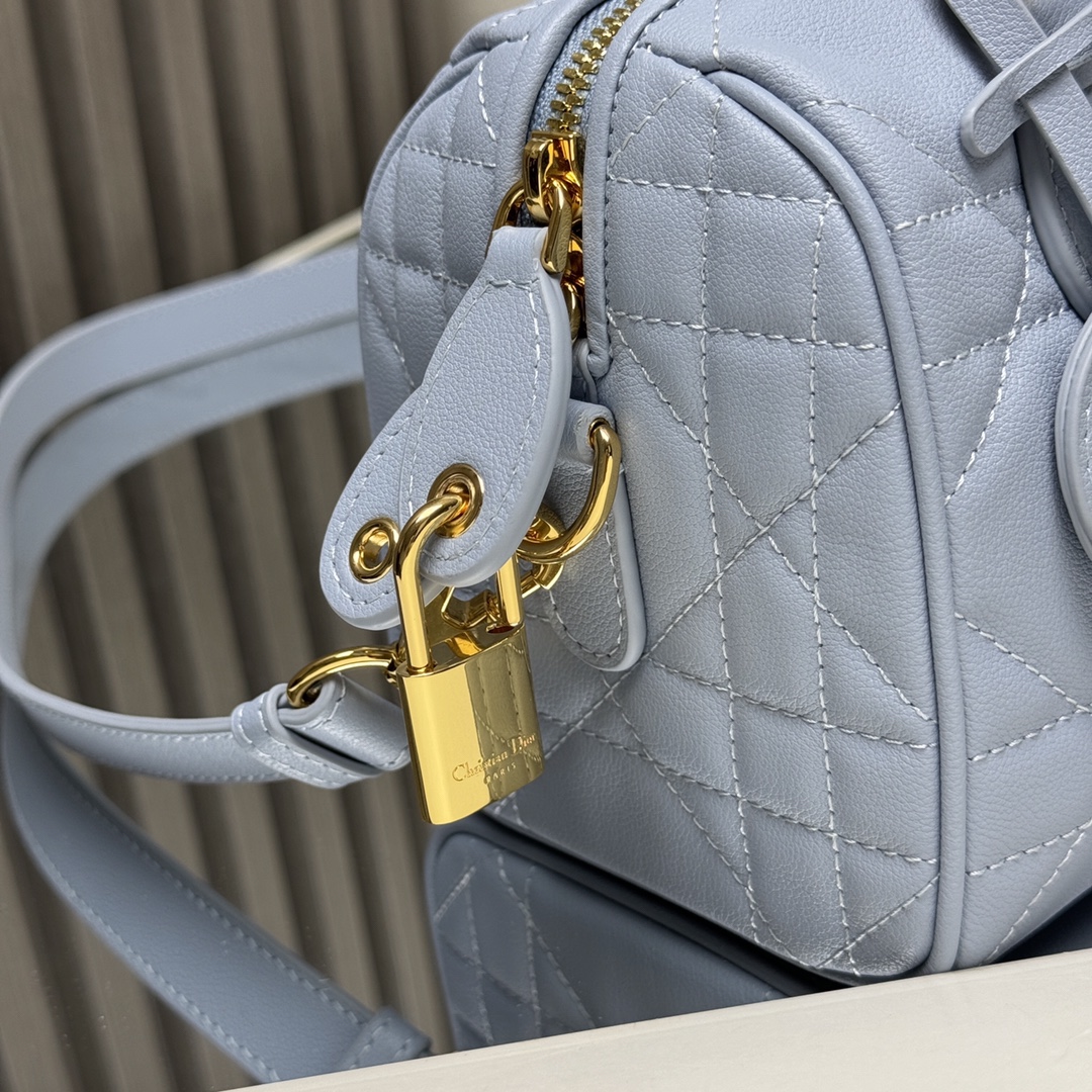 Bagsaaa D10r Groove 20 Bag Pale Blue Macrocannage Calfskin - 20.5 x 13.5 x 12 cm
