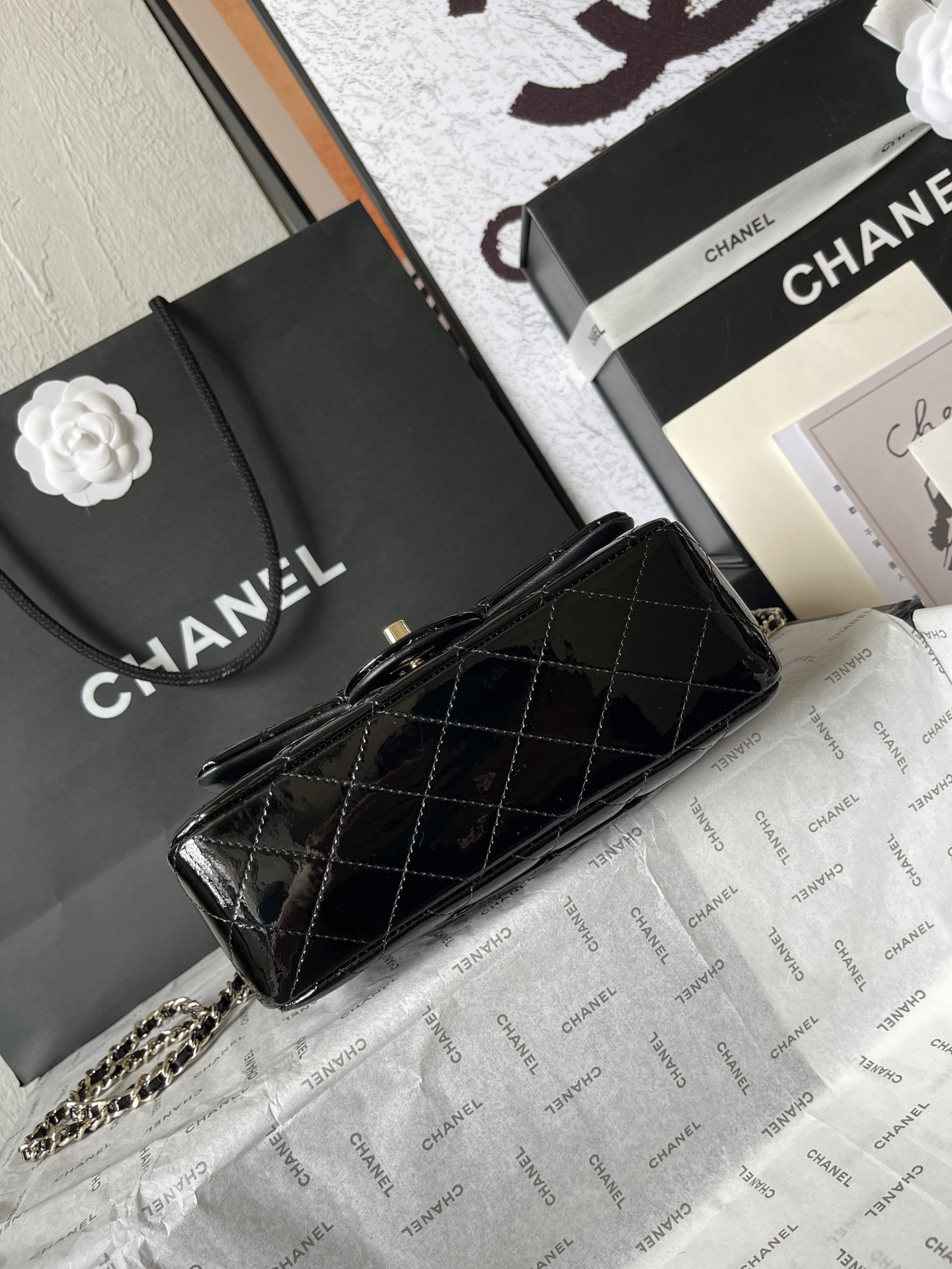 Bagsaaa Ch**el Mini Classic Handbag With Top Handle AS2431 Black Patent - 12 × 20 × 6 cm