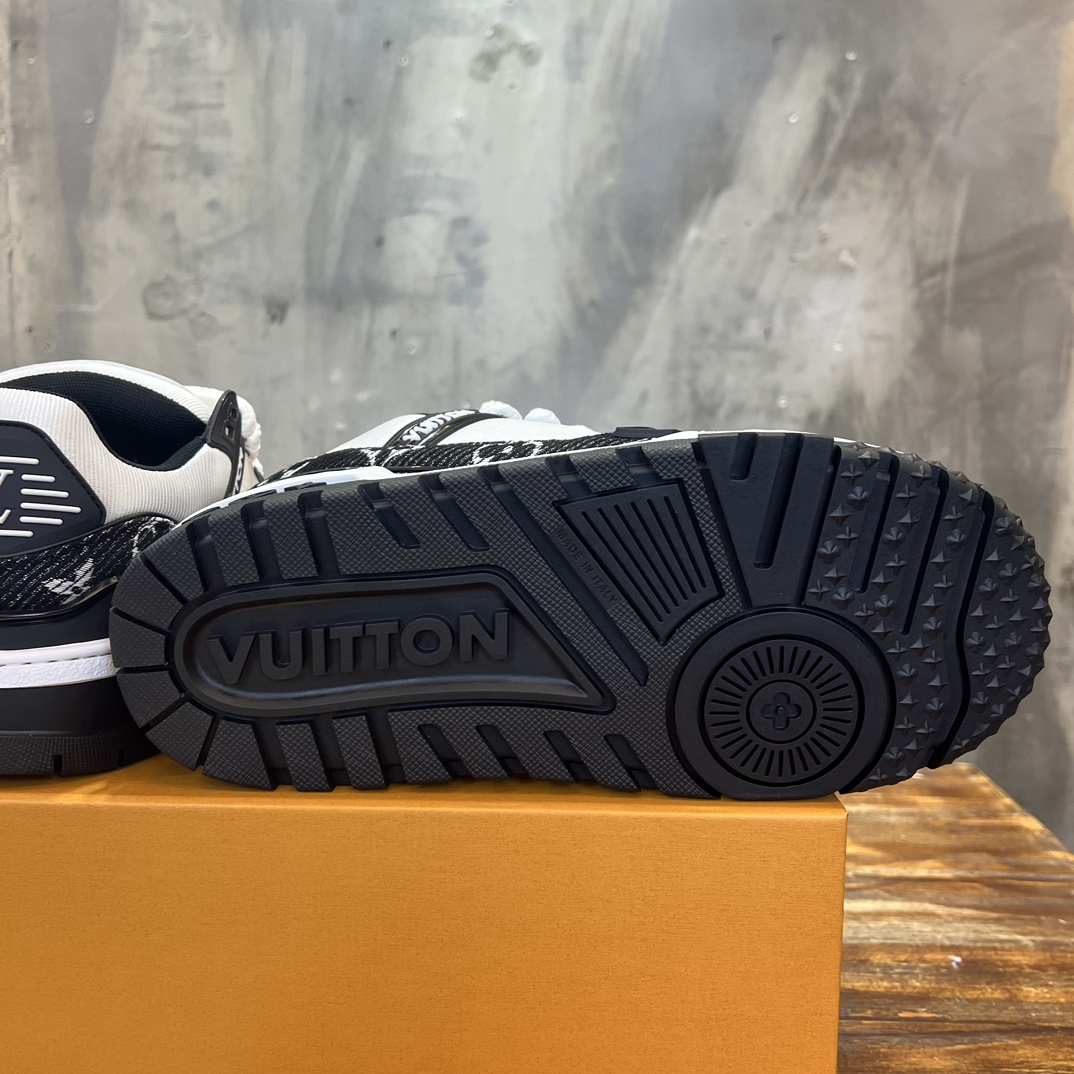 Bagsaaa L0vis Vvtt0n LV Trainer Maxi Sneaker Black