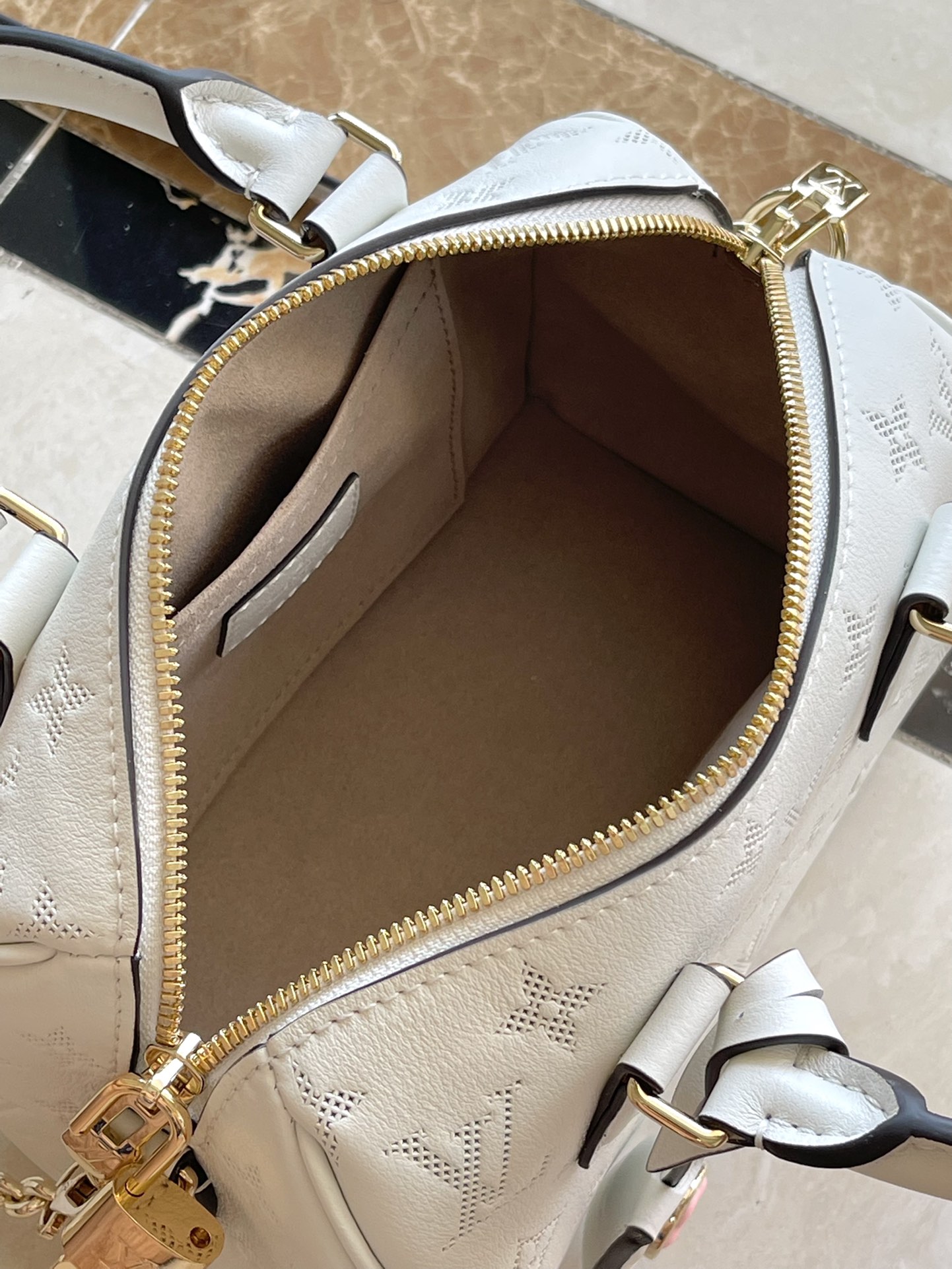 Bagsaaa L0vis Vvtt0n M11276 Speedy Bandoulière 20 White - 13.5 x 12 x 20.5 cm