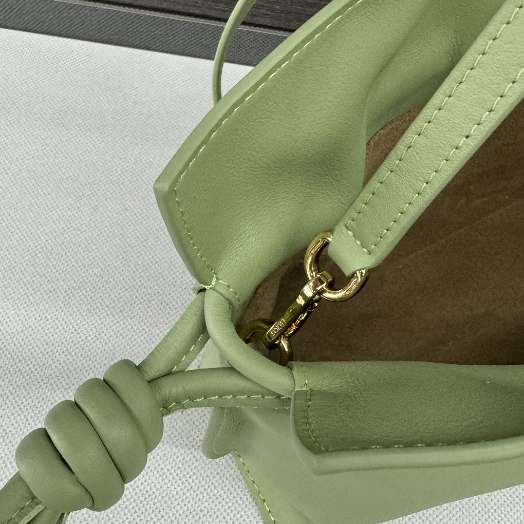Bagsaaa L0ew* Mini Flamenco clutch in nappa calfskin light green - 23.9X18X9 cm
