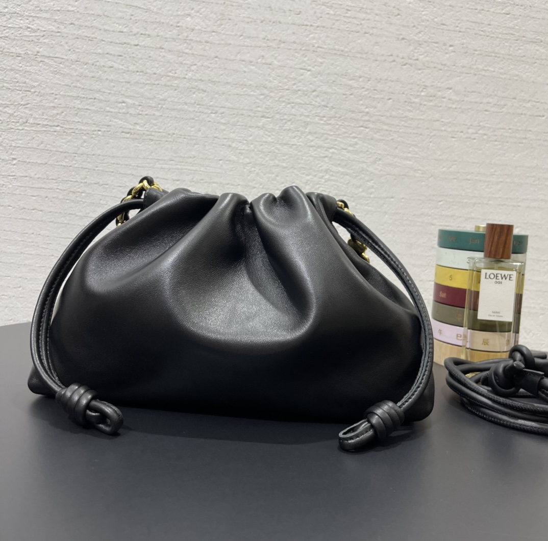 Bagsaaa L0ew* Medium Flamenco purse in mellow nappa lambskin black - 30X20X10.5 cm