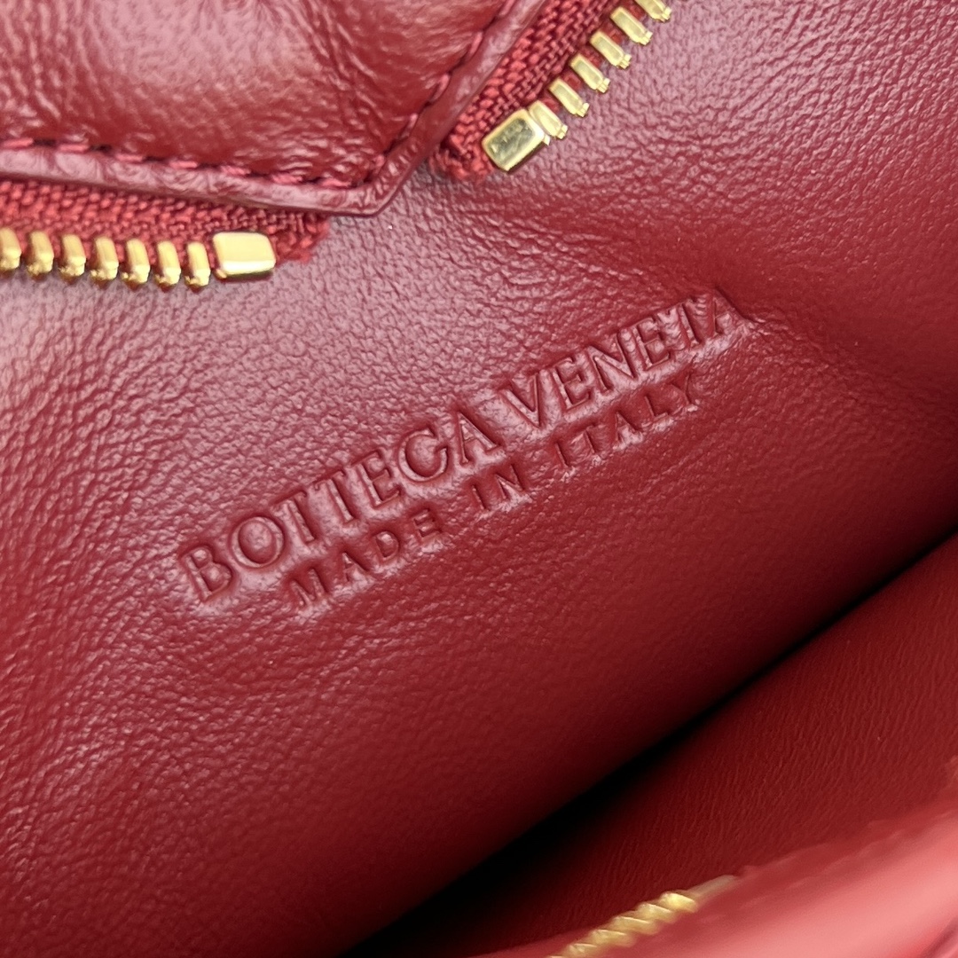 Bagsaaa B0tt*ga Ven*ta Mini Solstice Heart Red - 22x18x2 cm