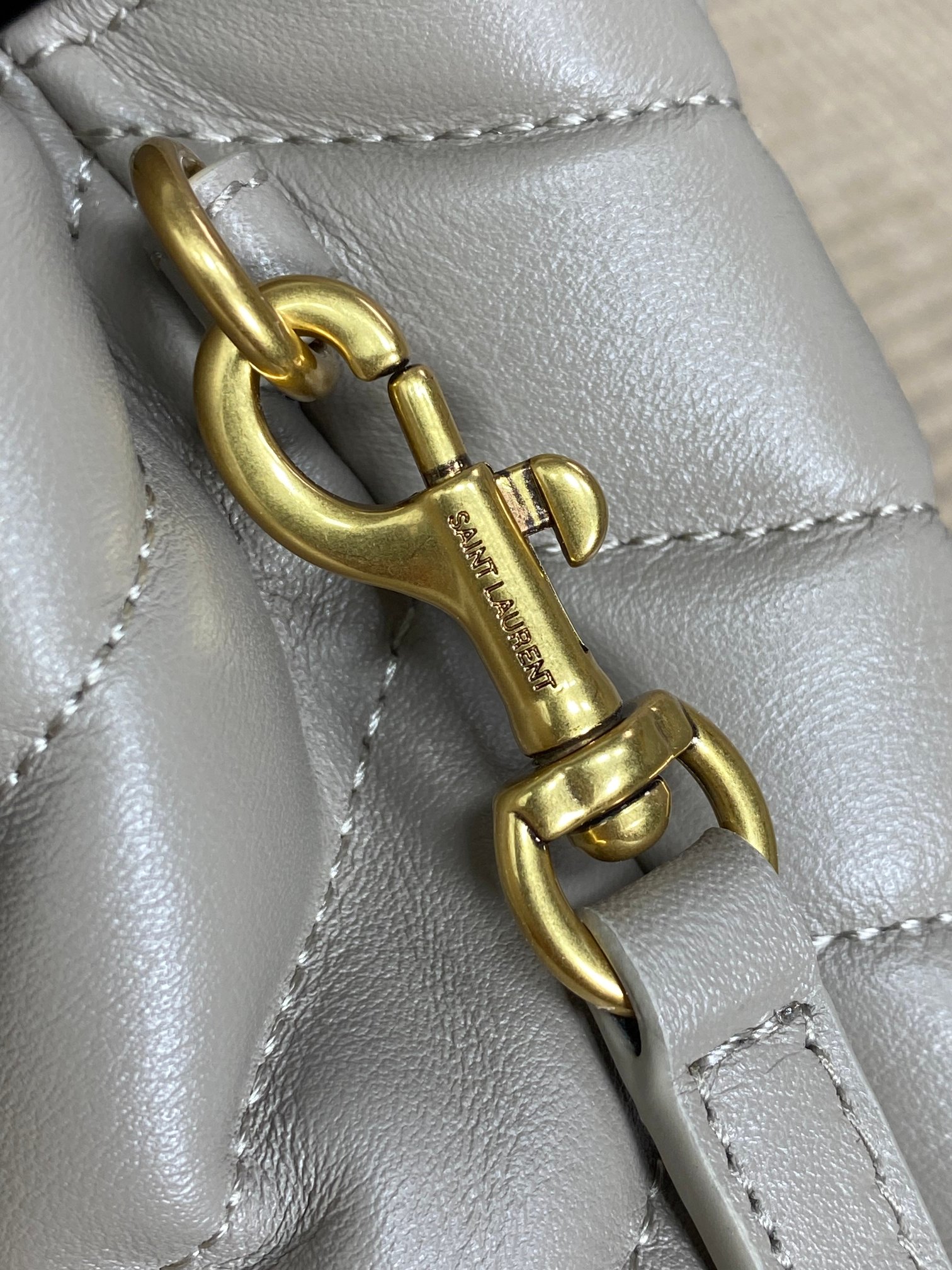 Bagsaaa Y51 Toy Loulou In Quilted Leather 678401 Beige - 20 x 14 x 7.5 cm
