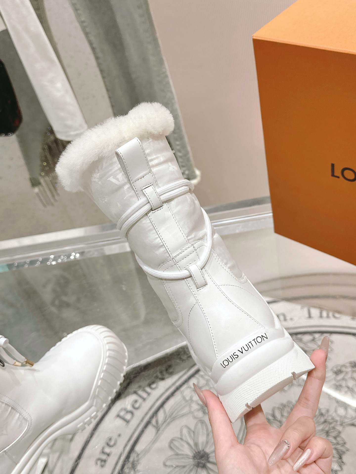 Bagsaaa L0vis Vvtt0n Ruby Flat Ankle Boot White nylon