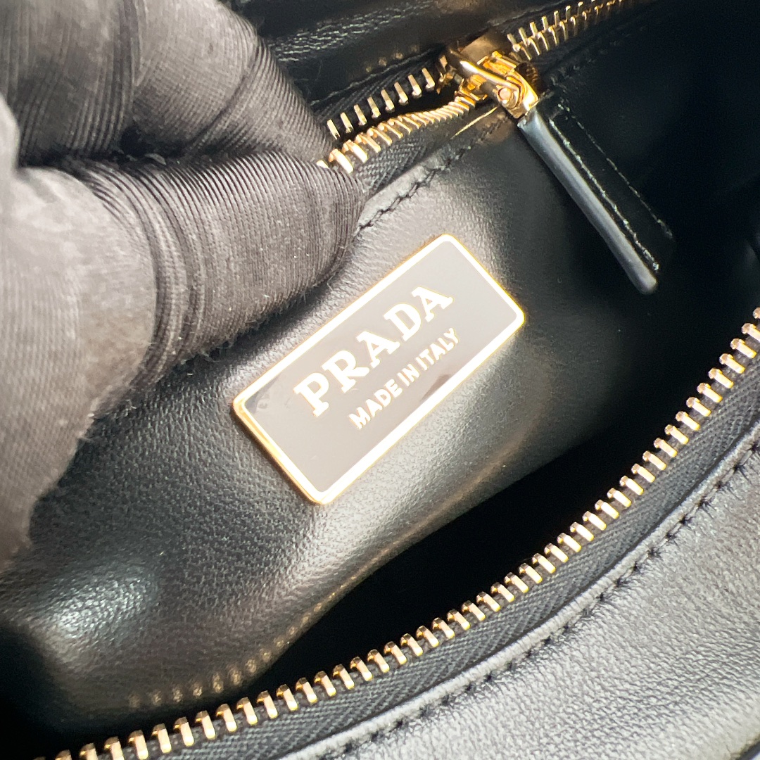 Bagsaaa Pra*a Aimée medium leather shoulder bag black - 31*18*10cm