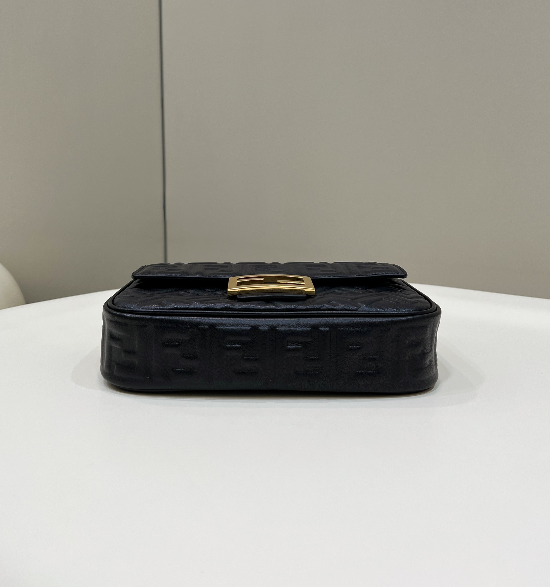 Bagsaaa F**di Baguette Chain Midi Black nappa leather bag - 24x7x14.5 cm