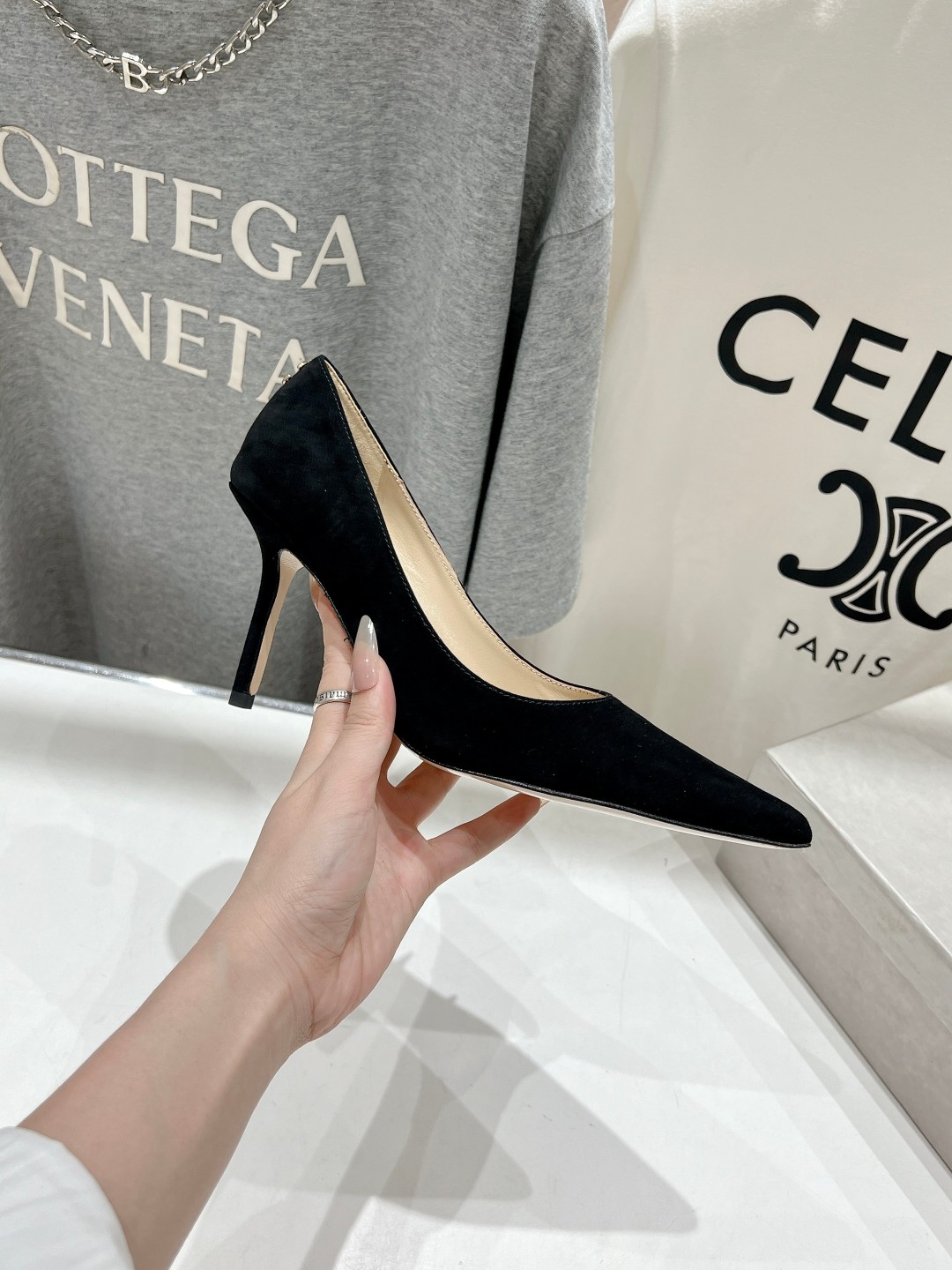 Bagsaaa J1m*y Ch00 Love 85 Black Suede Pointed Pumps with JC Emblem