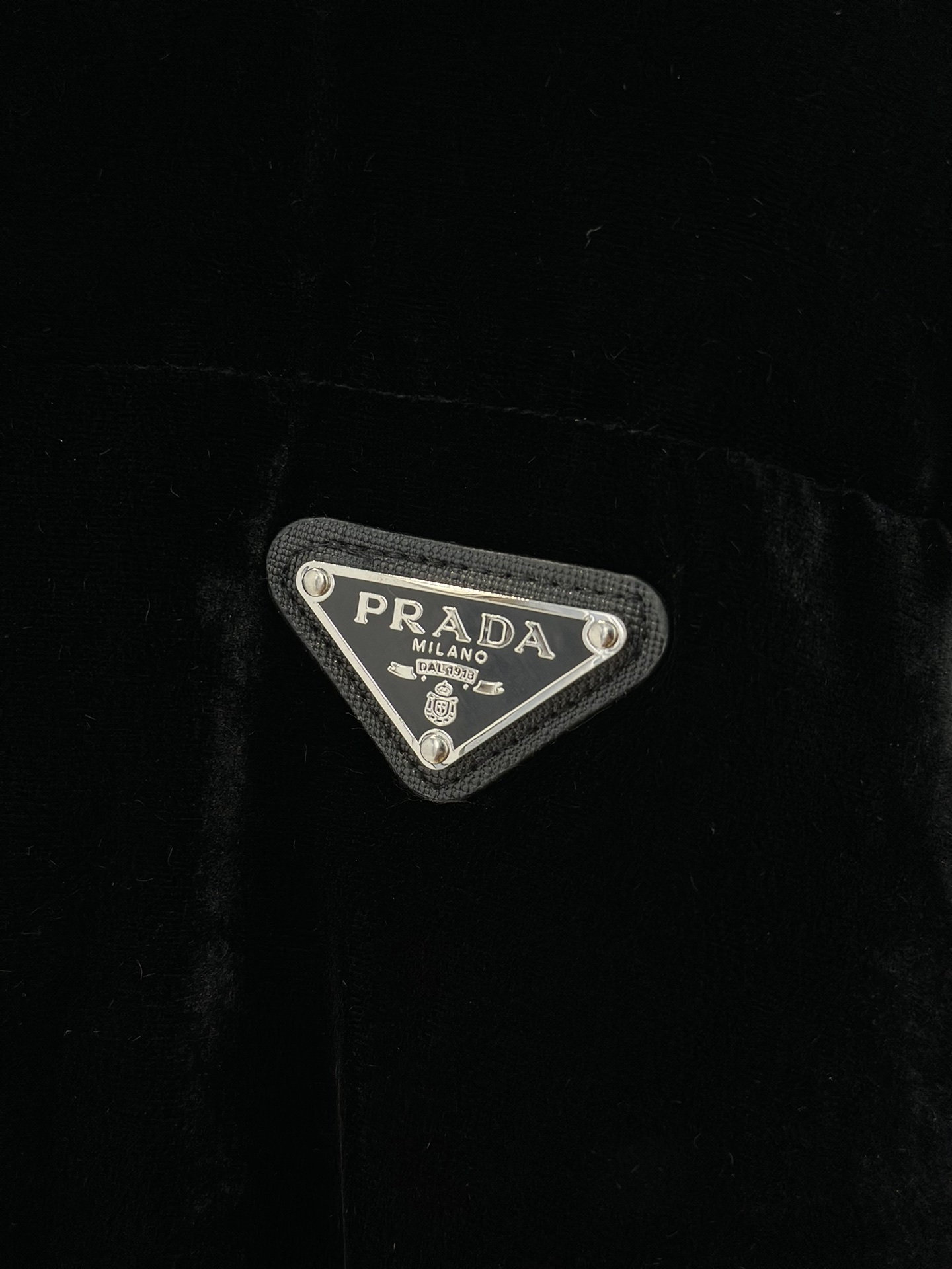 Bagsaaa Pra*a Velvet down jacket black