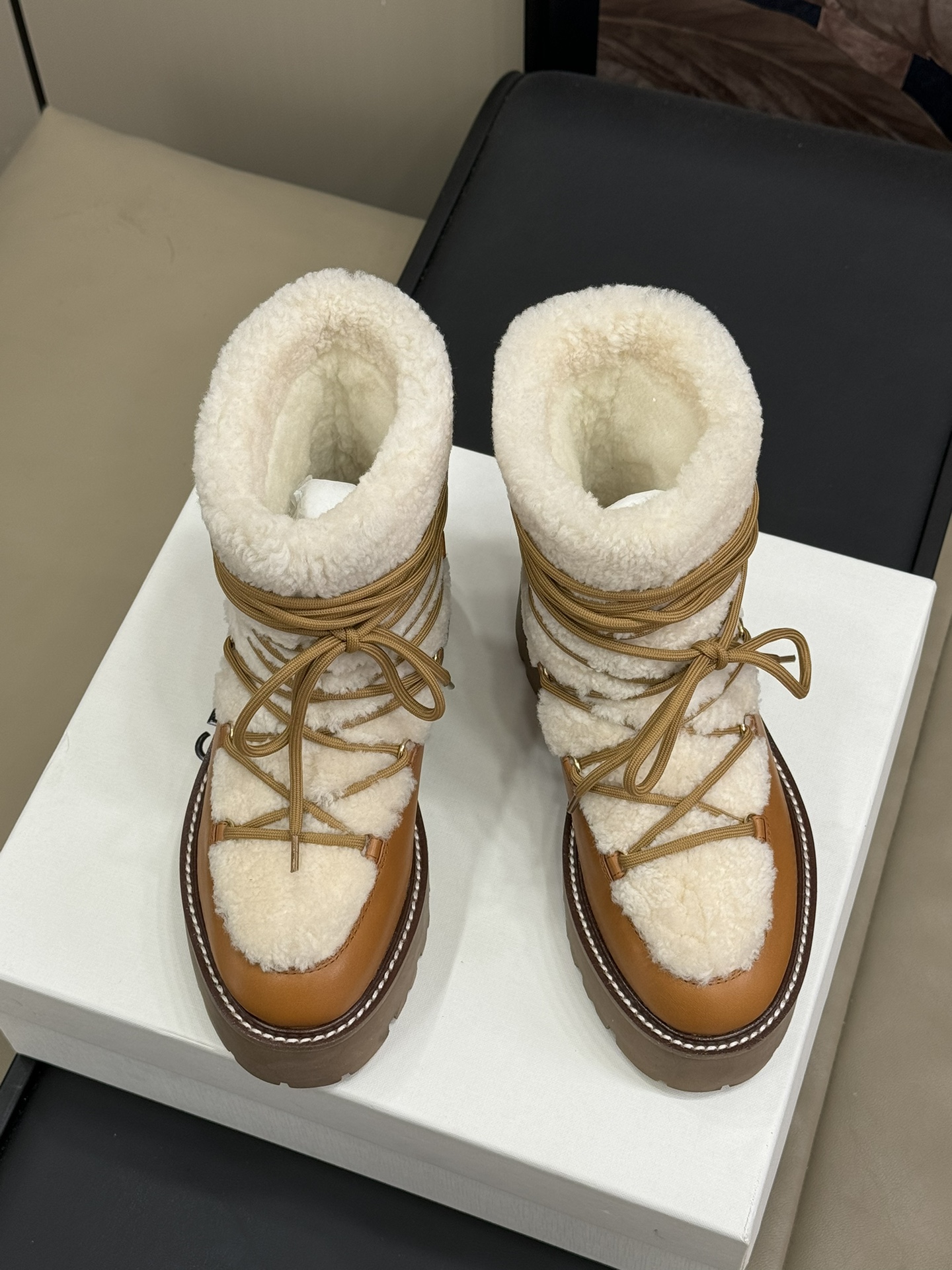 Bagsaaa Ce1i*e Bulky Lace-Up Boot In Shearling And Calfskin