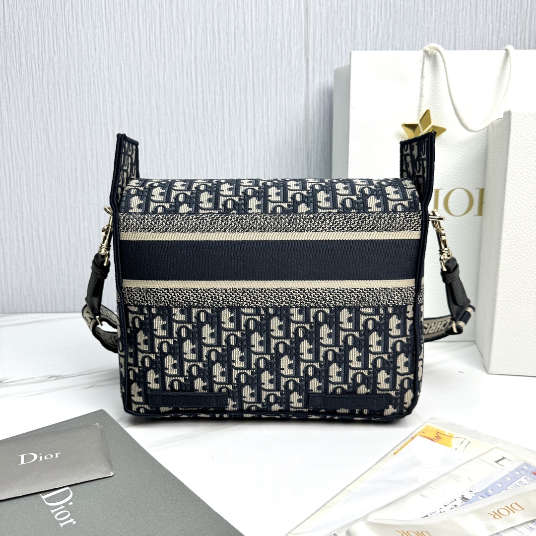 Bagsaaa Medium D10rcamp Bag Blue D10r Oblique Embroidery - 29 x 22 x 12 cm