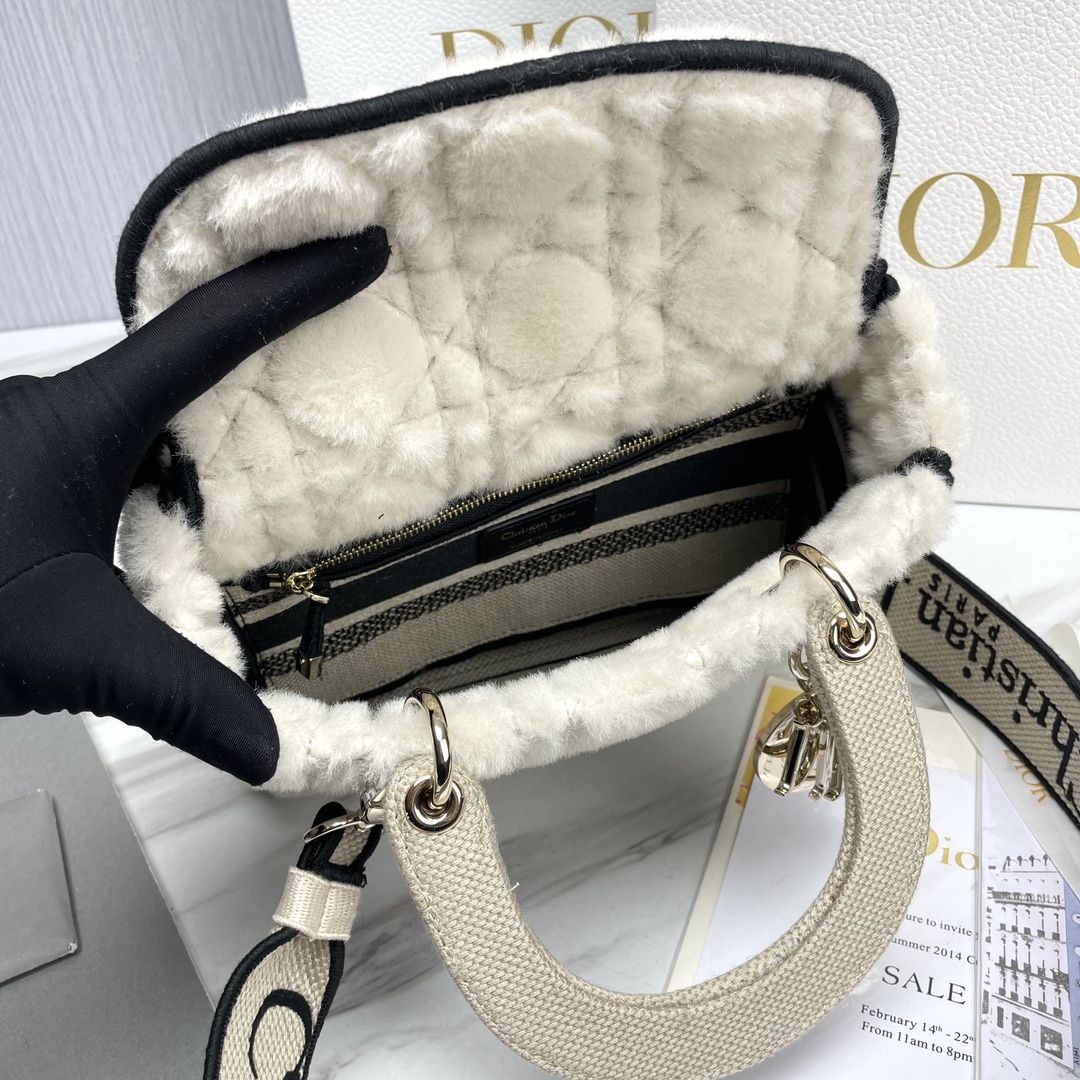 Bagsaaa D10r Medium Lady D-Lite Bag Ecru Cannage Lambskin Shearling - 24 x 21 x 12 cm