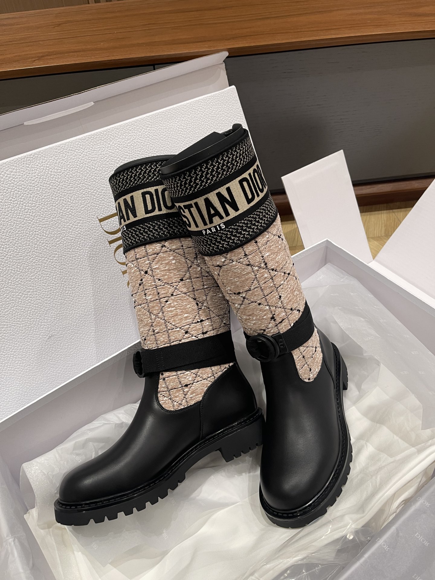 Bagsaaa D10r D-Major Boot Beige and Black Cannage Tweed and Black Calfskin