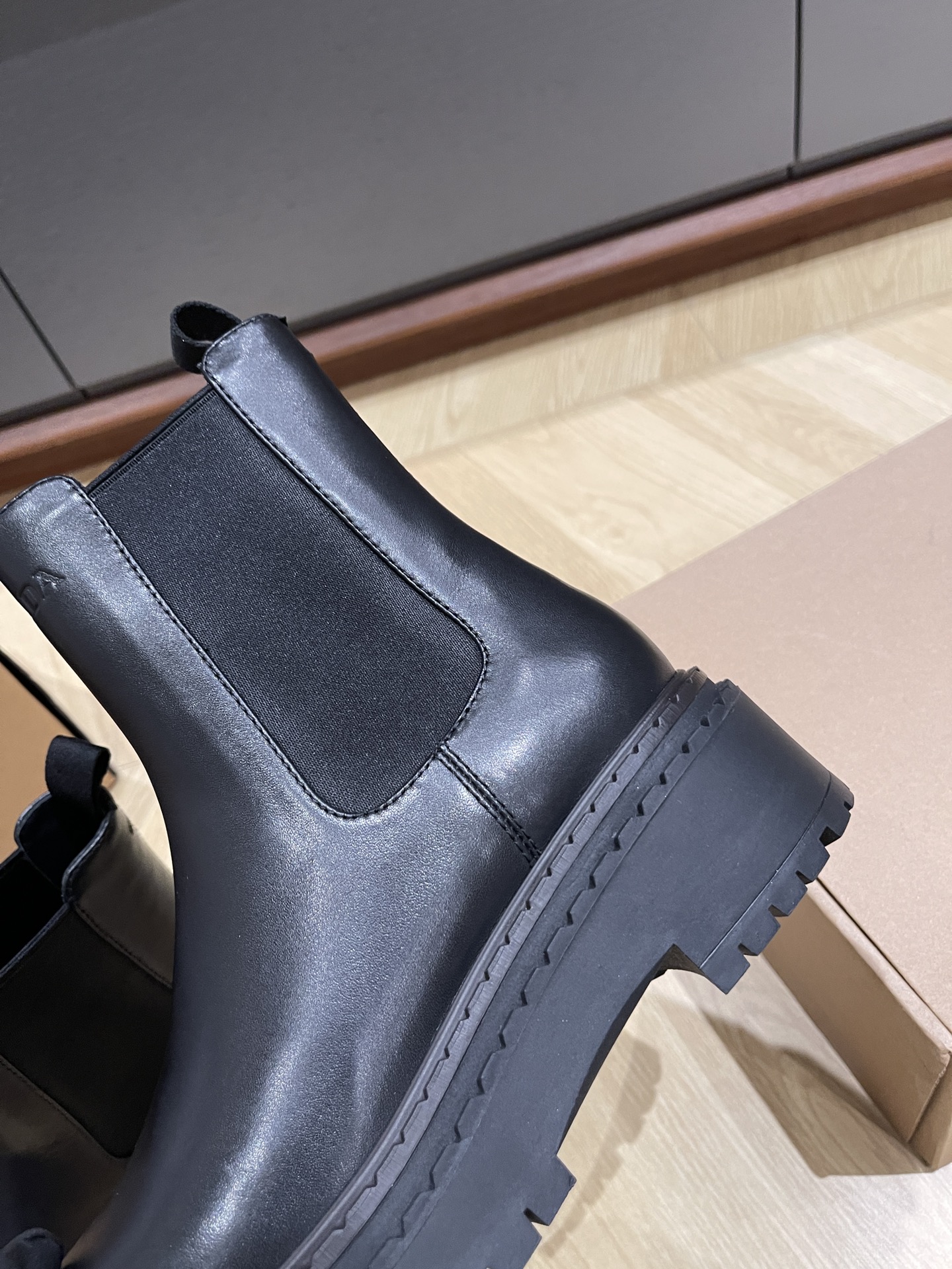 Bagsaaa Pra*a Leather Chelsea boots