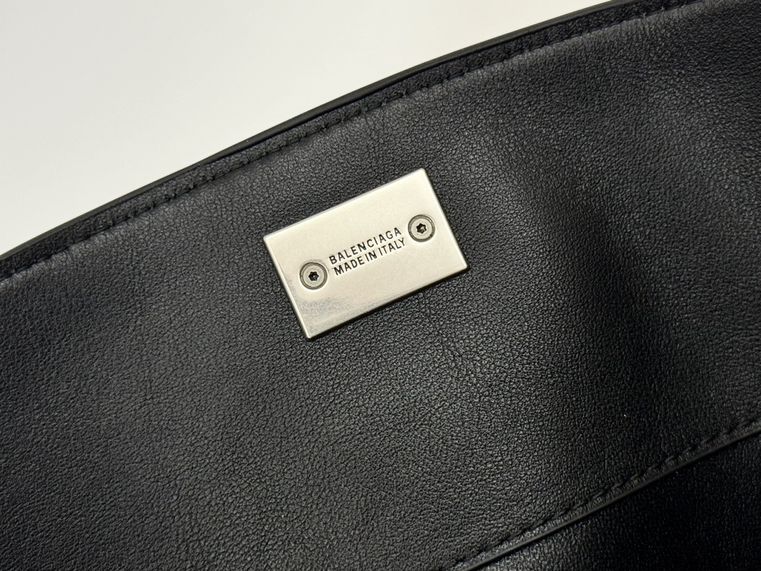 Bagsaaa Ba1en*iaga Rodeo Medium Handbag in Black & Silver - 35x23x11 cm