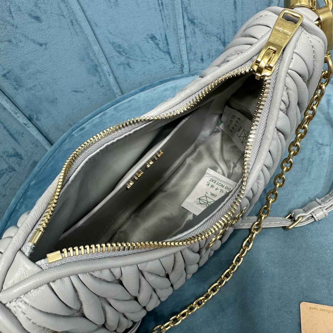 Bagsaaa M1um1u Matelassé nappa leather shoulder bag 5BH211 Light Gray - 20x17x5 cm