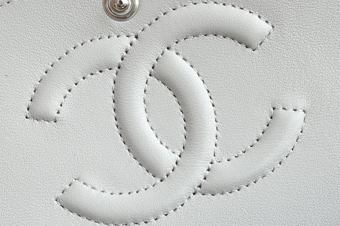 Bagsaaa Ch**el Classic 11.12 Handbag Lambskin & Gold-Tone Metal Light Gray A01112 - 15.5 x 25.5 x 6.5cm