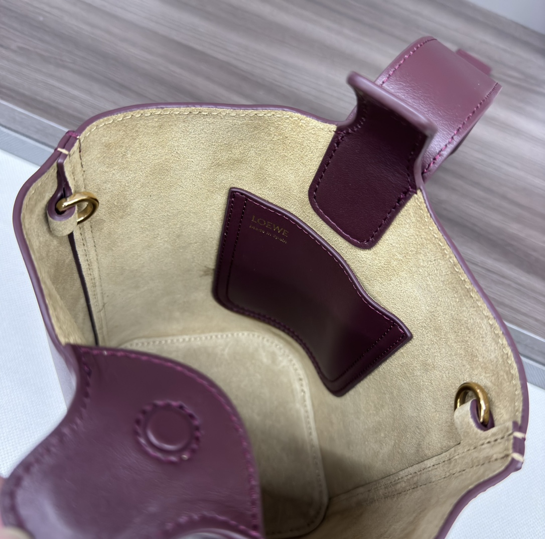 Bagsaaa L0ew* Mini Pebble bucket in smooth calfskin dark burgundy - 16*16*19.5CM