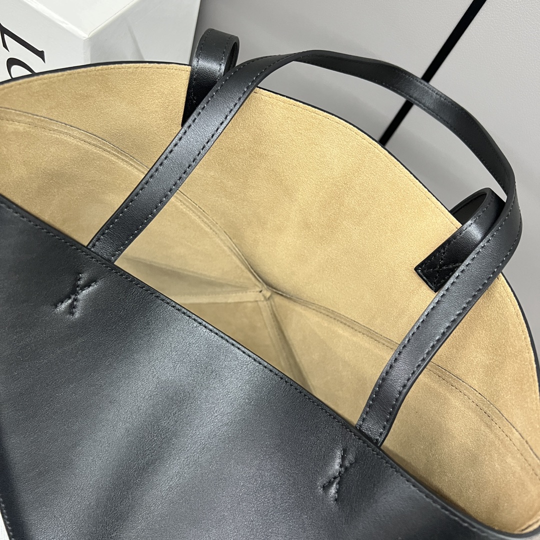 Bagsaaa L0ew* Medium Puzzle Fold tote in shiny calfskin black - 31.5 cm